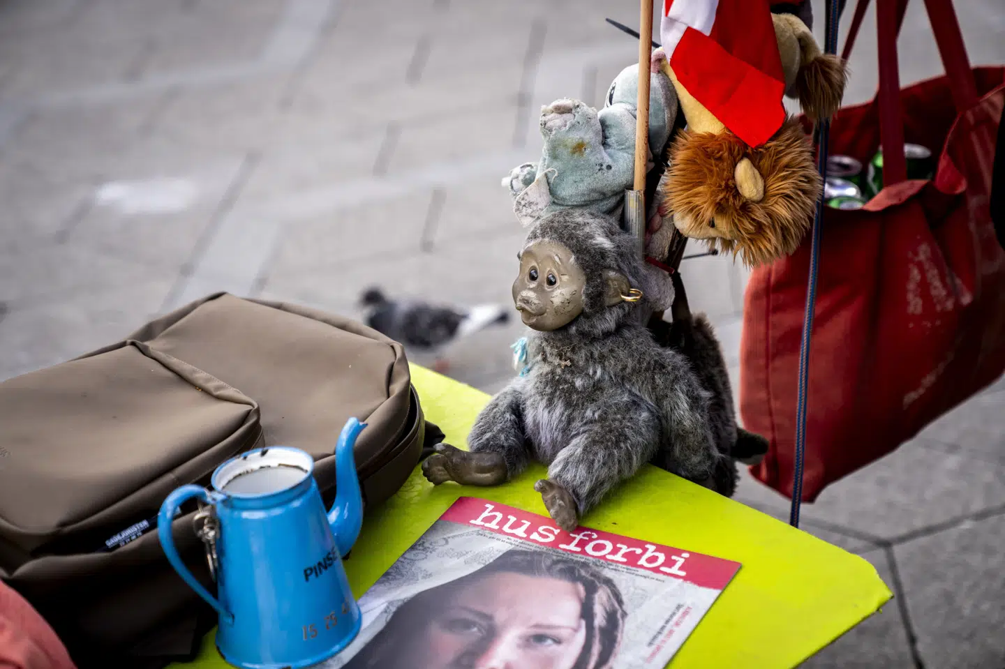 Mange købere af Hus Forbi-avisen betaler med MobilePay, men lovgivning har ramt ordningen. Nu forlænges den midlertidigt, mens myndigheder og Danske Bank arbejder på en løsning. (Arkivfoto).