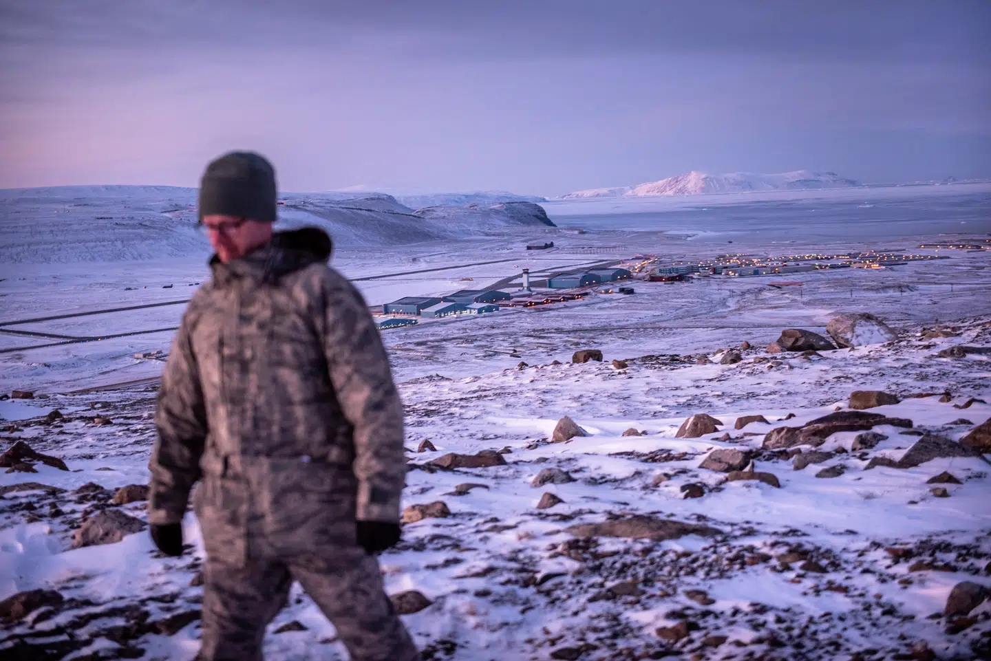 Hvis Grønland begynder et samarbejde med NATO-landene, så kan disse lande bygge baser på Grønland, mener Klaus Folmann. Her ses Pituffik/Thulebasen.