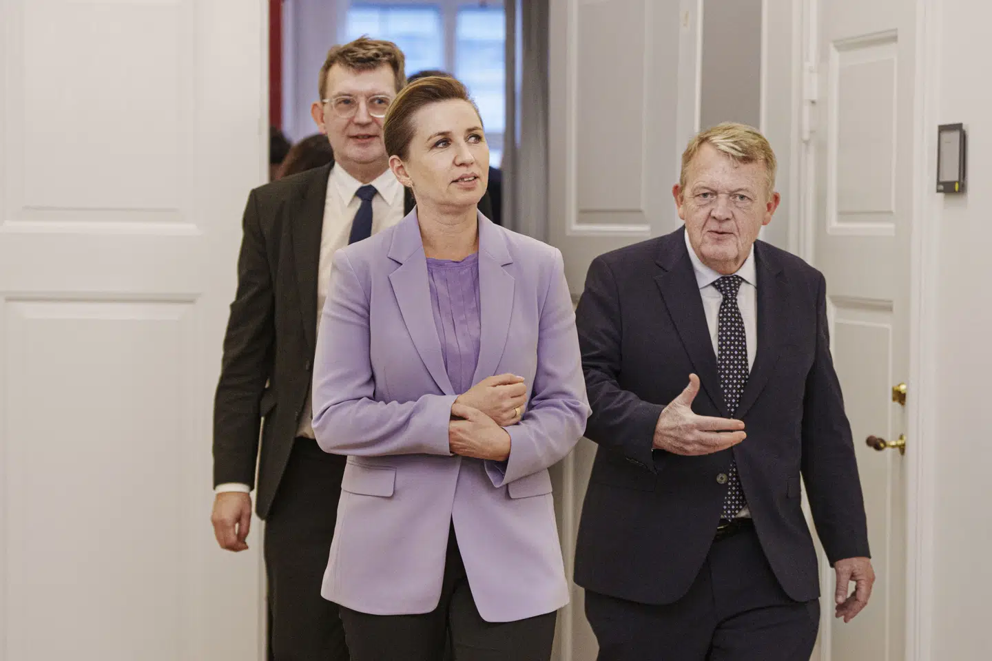 Vælgerne forsvinder stadig fra midterregeringen trods frisættelse af partierne.