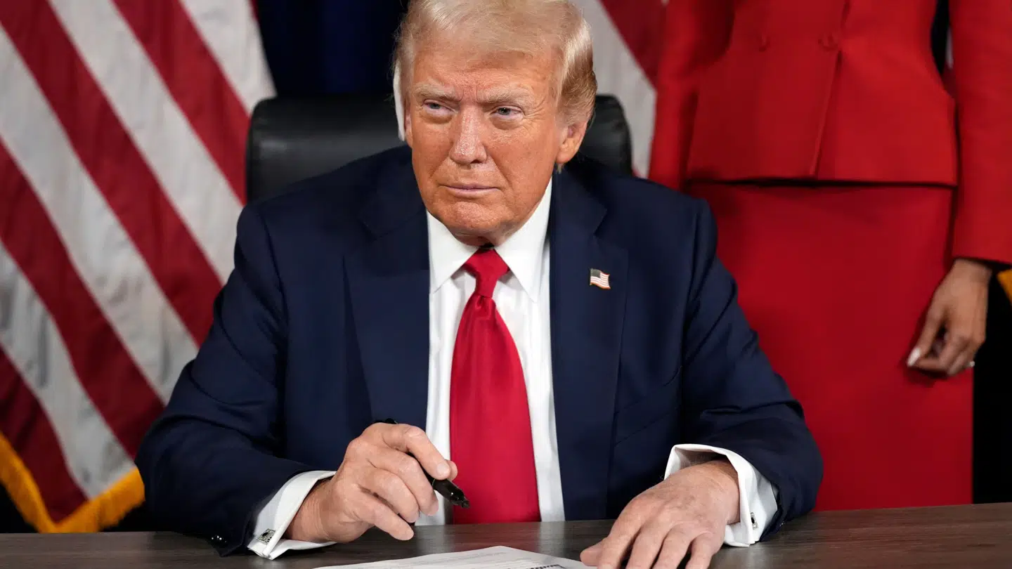 Donald Trump vil skrive under på op mod 100 dekreter på sin første dag.