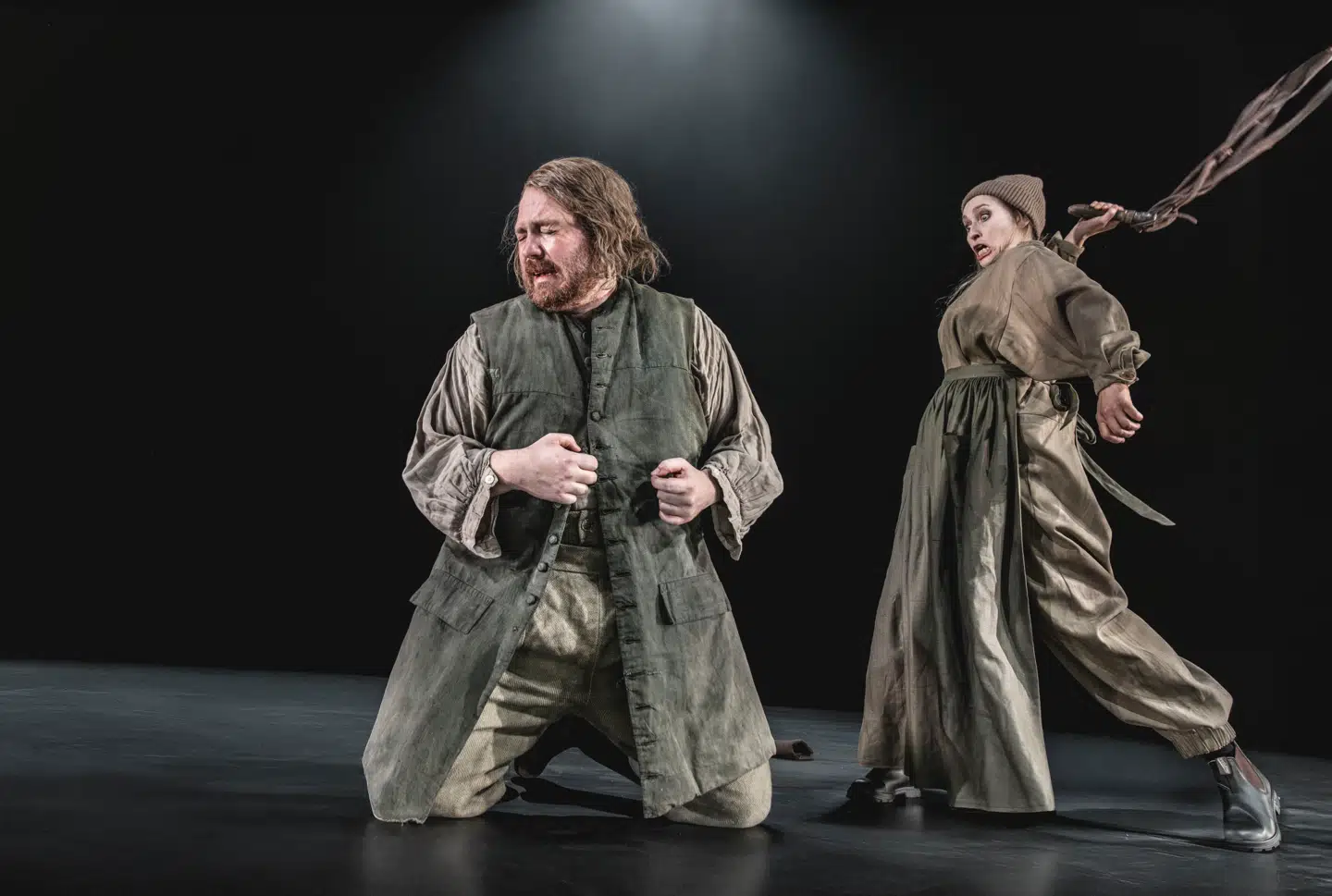 Onsdag har Det Kongelige Teater premiere på Ludvig Holbergs komedie »Jeppe på bjerget« med Frederik Cilius i titelrollen. Patricia Schumann er Nille, der lader pisken Mester Erik danse over ægtemandens rygstykker.