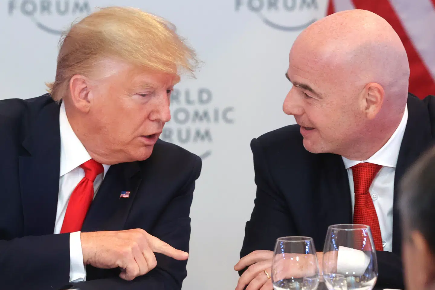 Donald Trump og Gianni Infantino ses her ved et møde i Schweiz i 2020. (Arkivfoto).