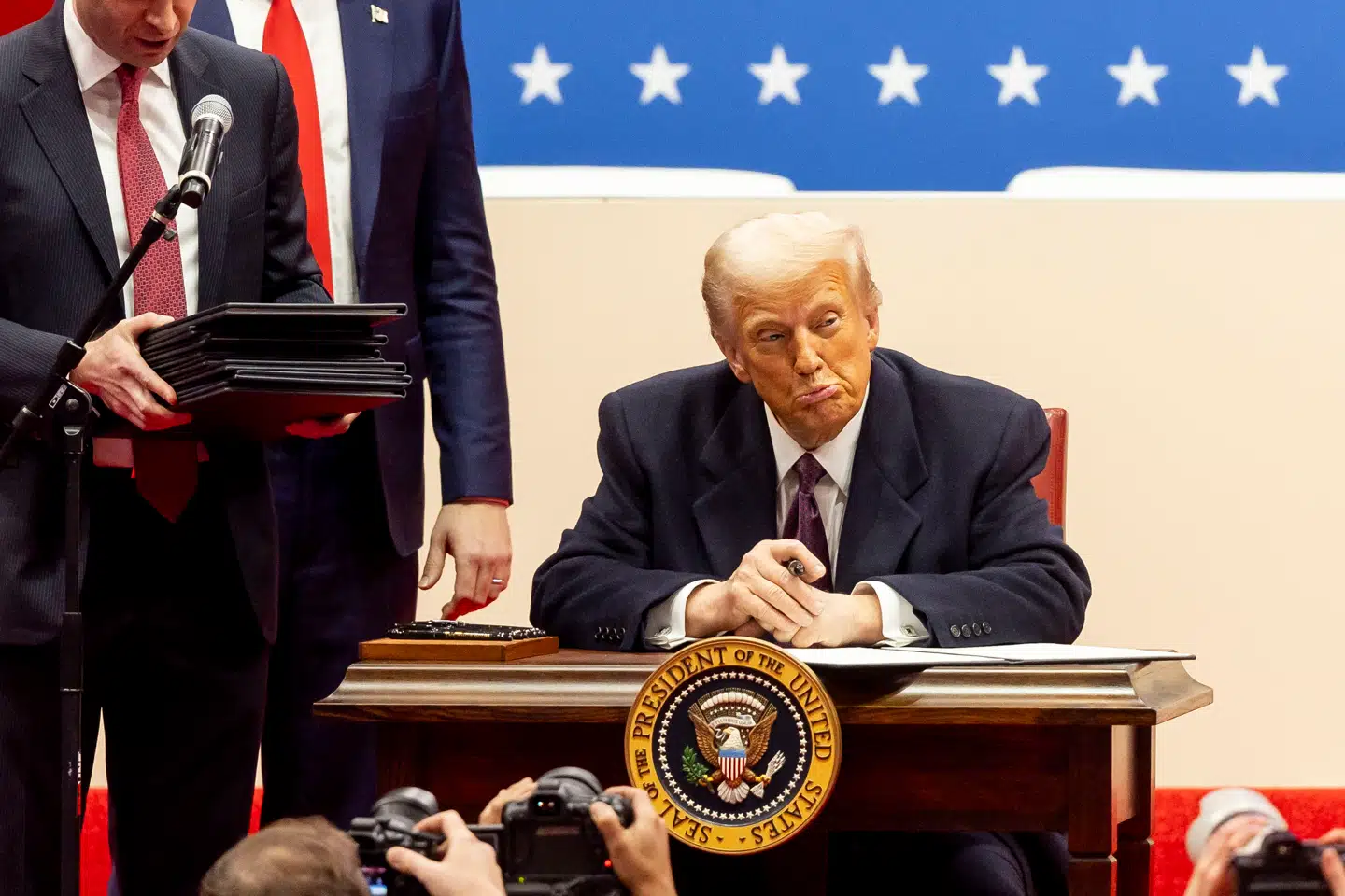 USAs nye præsident Donald Trump underskrev en byge af dekreter på sin første dag i embedet. Der var mindre på handel end forventet.