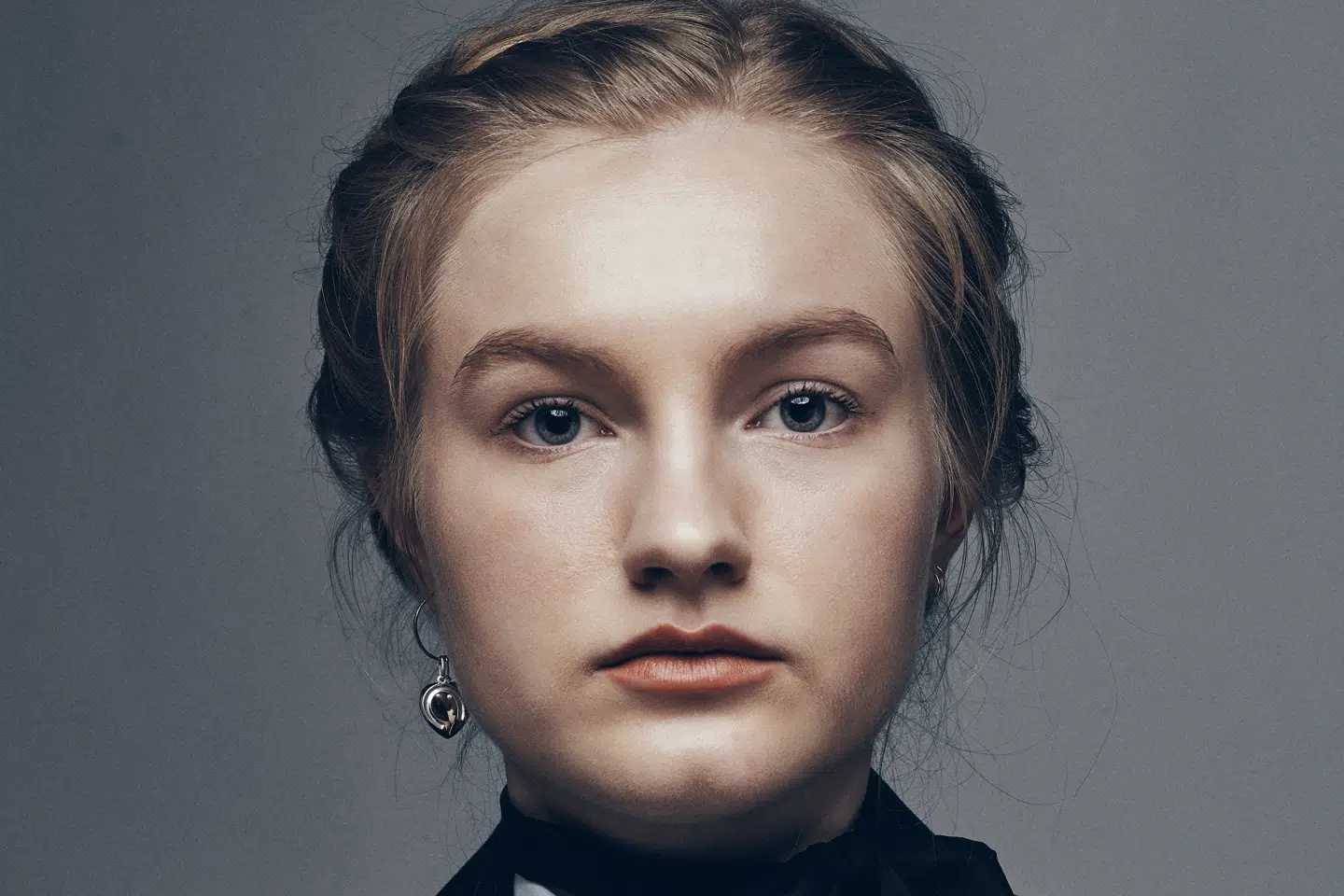 20-årige Alma Ekehed Thomsen har talt meget med sin far, Ulrich Thomsen, om, hvad det indebærer at være skuespiller. Henrik Ohsten/Free