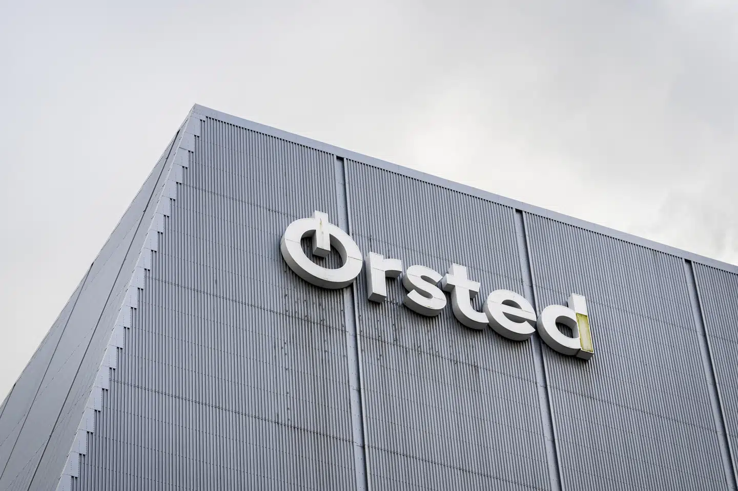 Skyerne samler sig over Ørsted, der igen må foretage en nedskrivning i milliardklassen. (Arkivfoto).