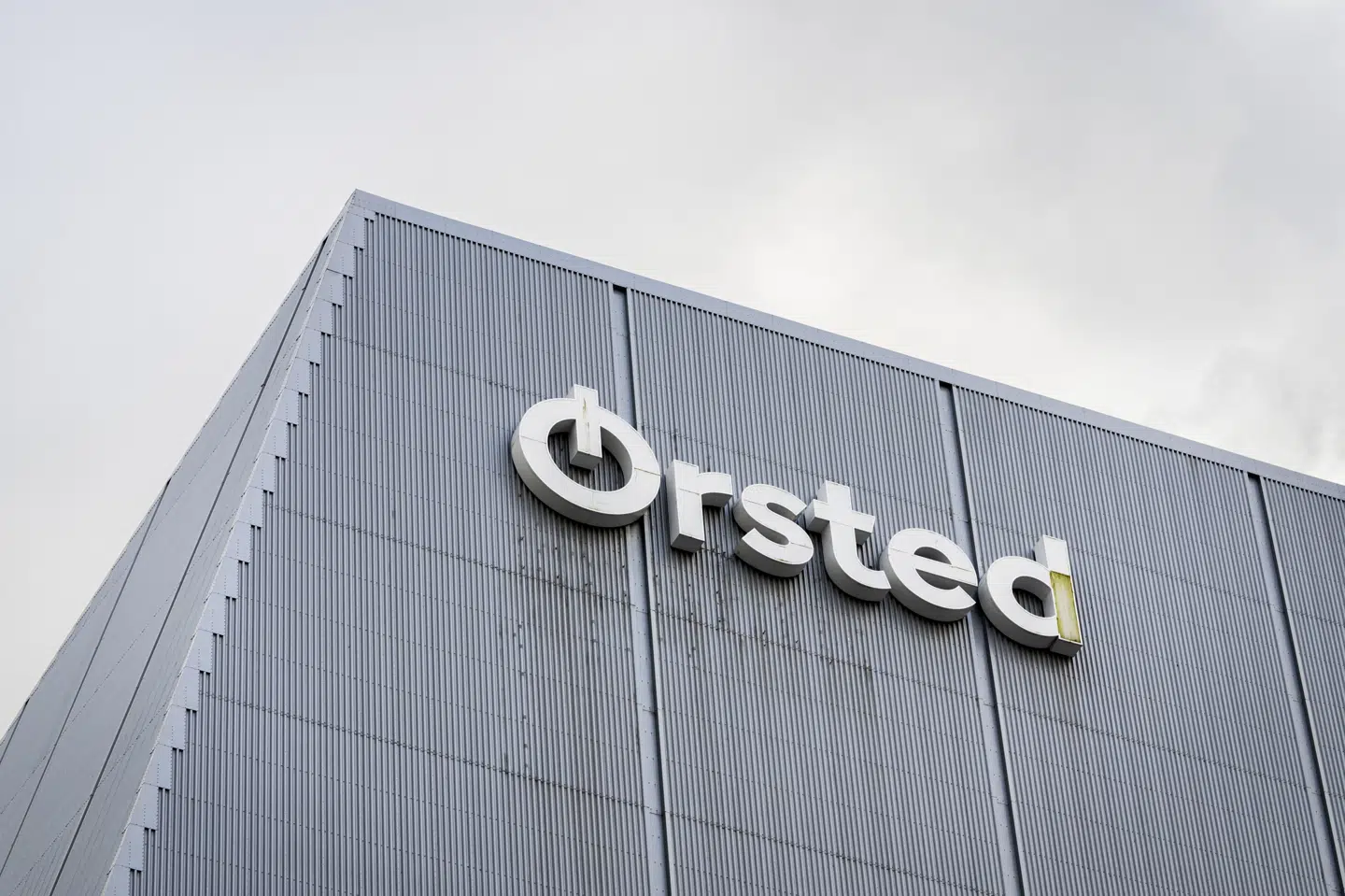 Skyerne samler sig over Ørsted, der igen må foretage en nedskrivning i milliardklassen. (Arkivfoto).