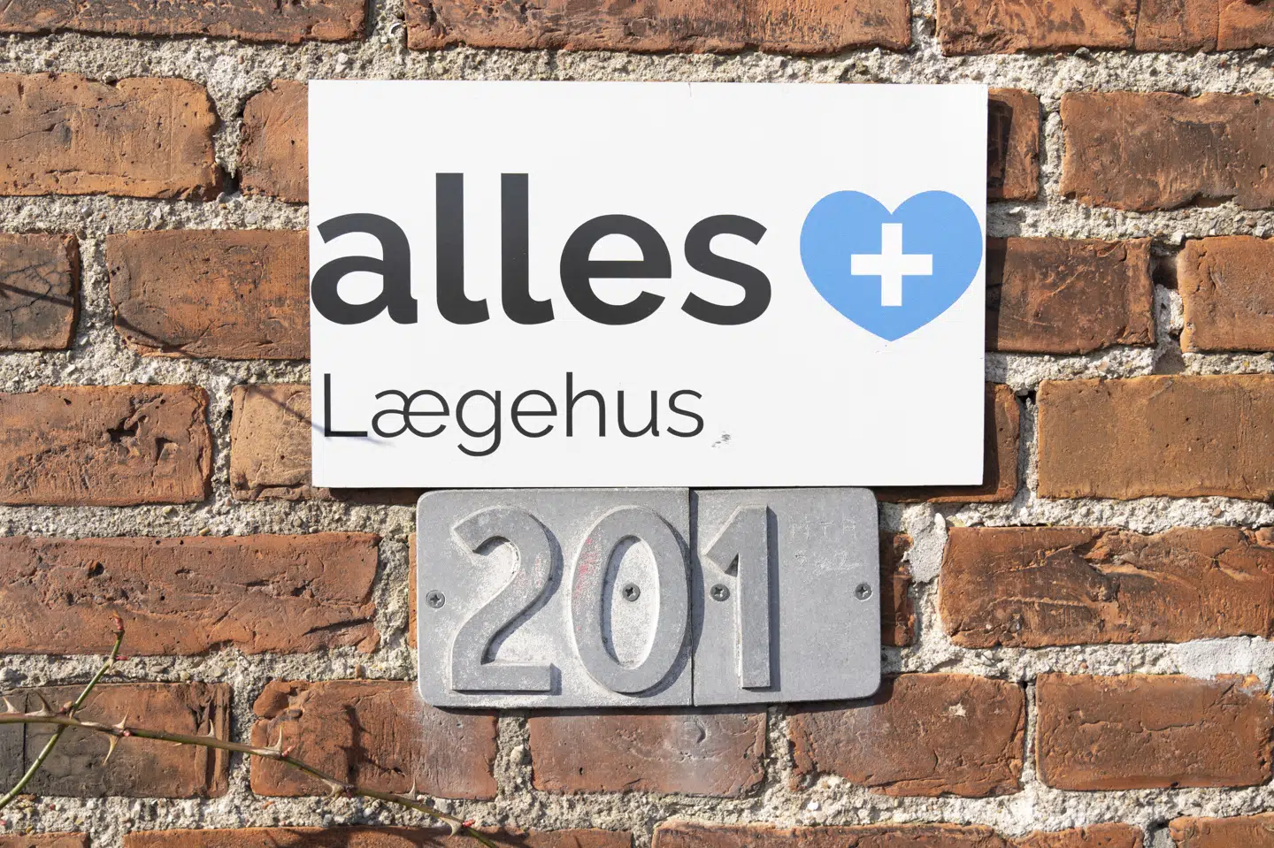 Alles Lægehus, der har 130.000 patienter landet over, skrev 30. december sidste år i en pressemeddelelse, at koncernen var blevet ramt af et cyberangreb 9. december. Det er endnu ukendt, hvor mange patienter der er blevet ofre for datalækket. (Arkivfoto).