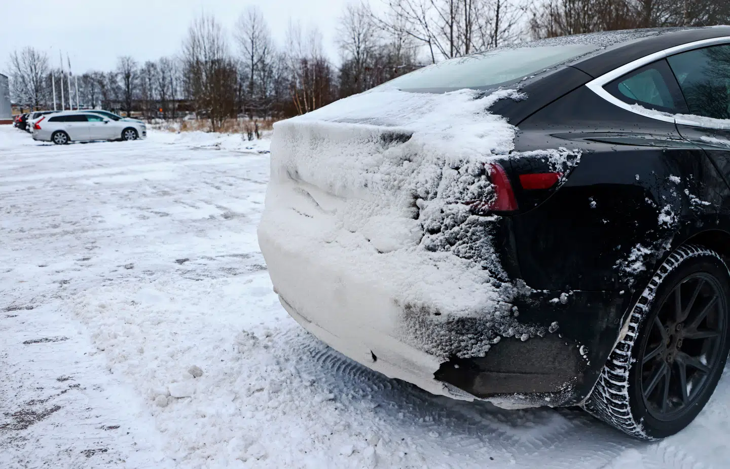 Tesla er blandt de biler, der kan køre længst på en opladning – også når det er koldt.