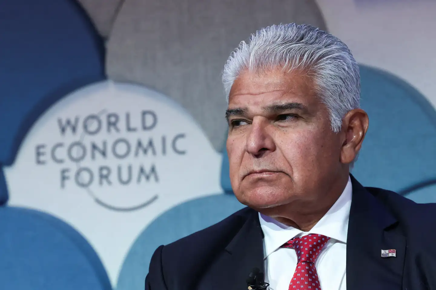 Under World Economic Forum langer Panamas præsident, Jose Raul Mulino, på ny ud efter Trump.