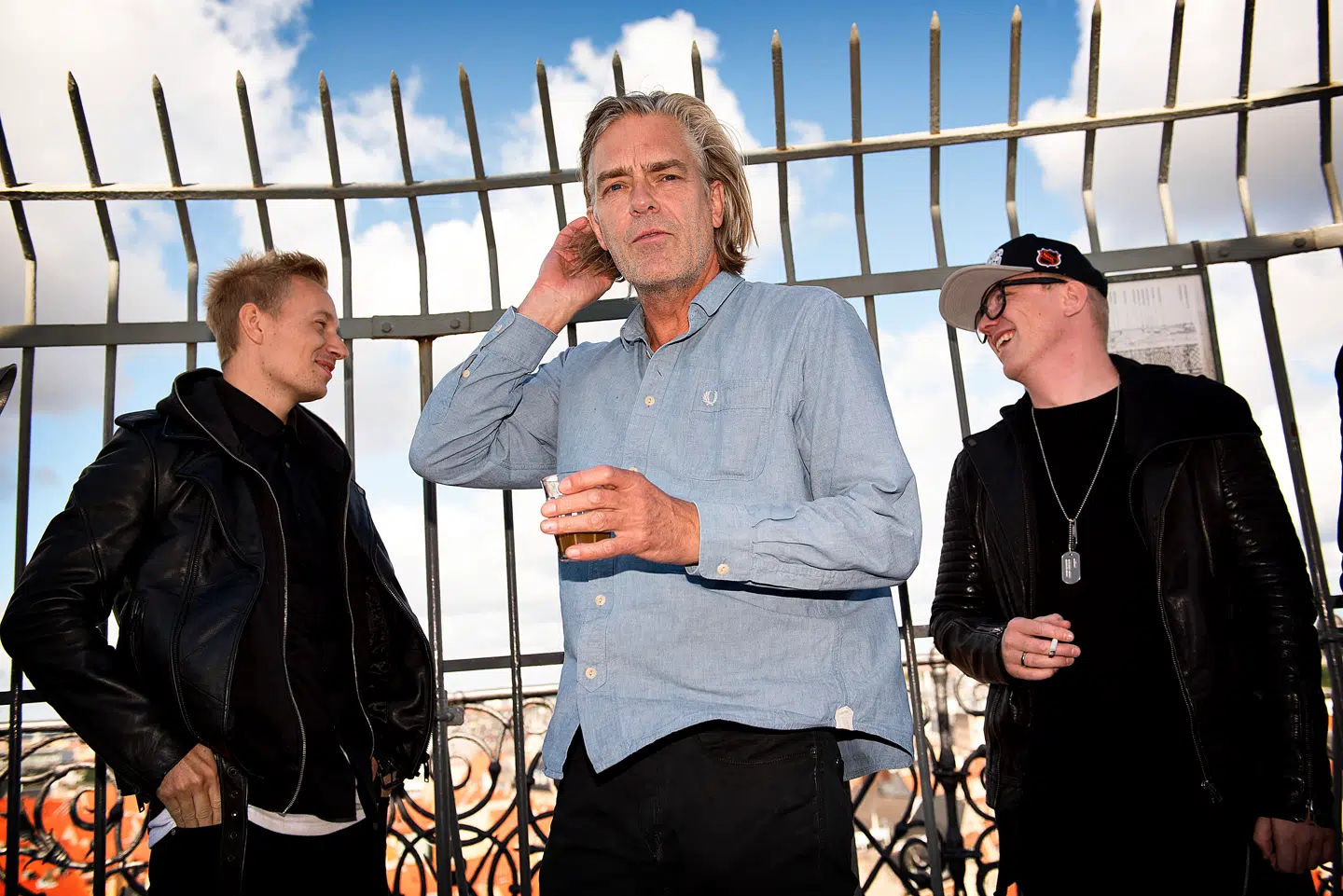 Peter A.G. fra Gnags under et pressemøde i 2016 med »Toppen af Poppen« flankeret af popsanger Troels Gustavsen og Lau Højen fra bandet Carpark North. Arkivfoto: Nils Meilvang, Scanpix