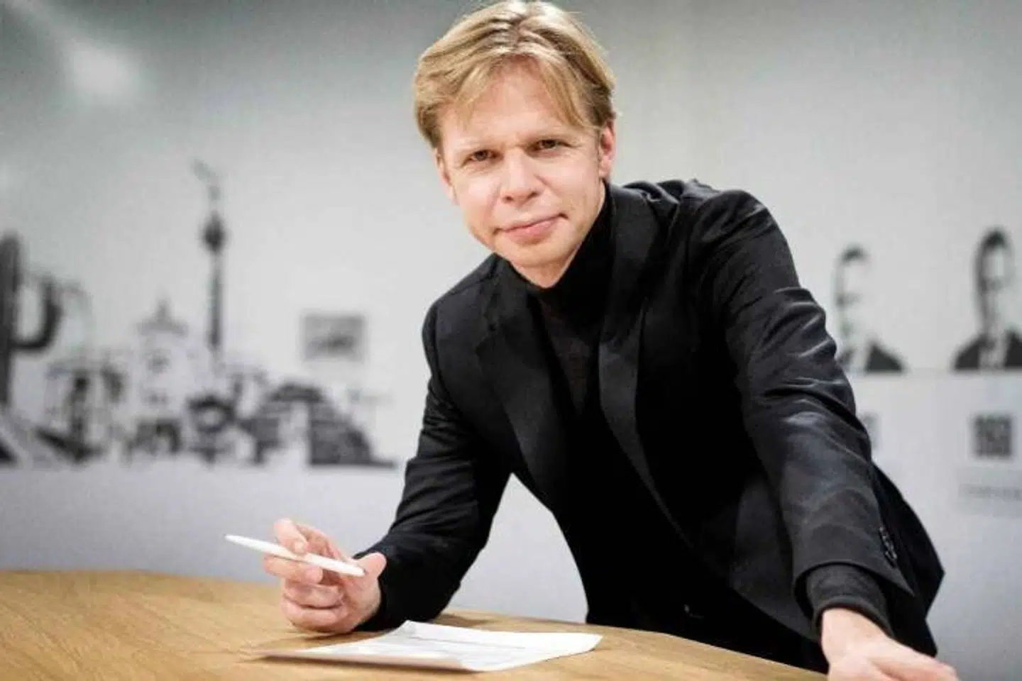 Ifølge tv-værten Clement Kjersgaard er der et stort spørgsmål i Tysklands nuværende position, der presser sig på, og som vil sætte retningen for Tysklands fremtid: - Ønsker Tyskland at være en form for stormagt, der gør EU mindre afhængig af USA?, spørger han i pressemeddelelsen. (PR-foto).