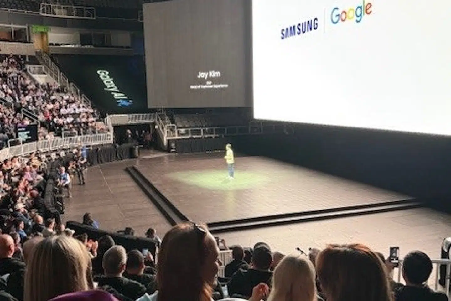 Samsung præsenterede på et pressemøde onsdag en række nye AI-baserede telefoner. Pressemødet blev holdt i SAP Center i San Jose i Californien.