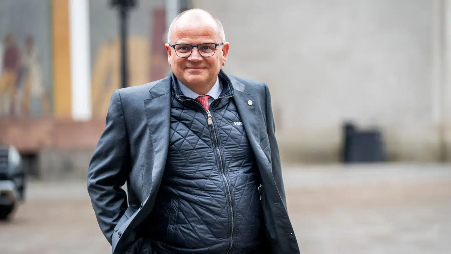 Administrerende direktør i Vestas, Henrik Andersen, ankommer til møde med flere erhvervsledere i Statsministeriet på Christiansborg i København, torsdag den 16. januar 2025. Mødet er indkaldt på baggrund af truslen fra Donald Trump om økonomiske sanktioner, herunder straftold på danske varer, i forbindelse med diskussionen om Grønlands fremtid.