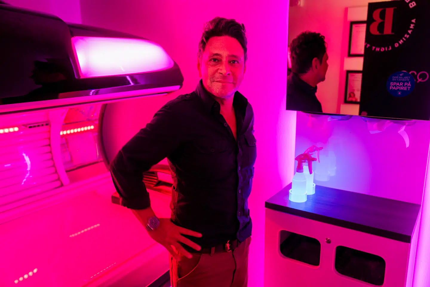 Berto Gordon er indehaver af Beauty Tan på Amager; nu truer et muligt forbud hans forretning og mange solhungrende danskeres mulighed for at få de gyldne stråler, også i en grå og kold tid.