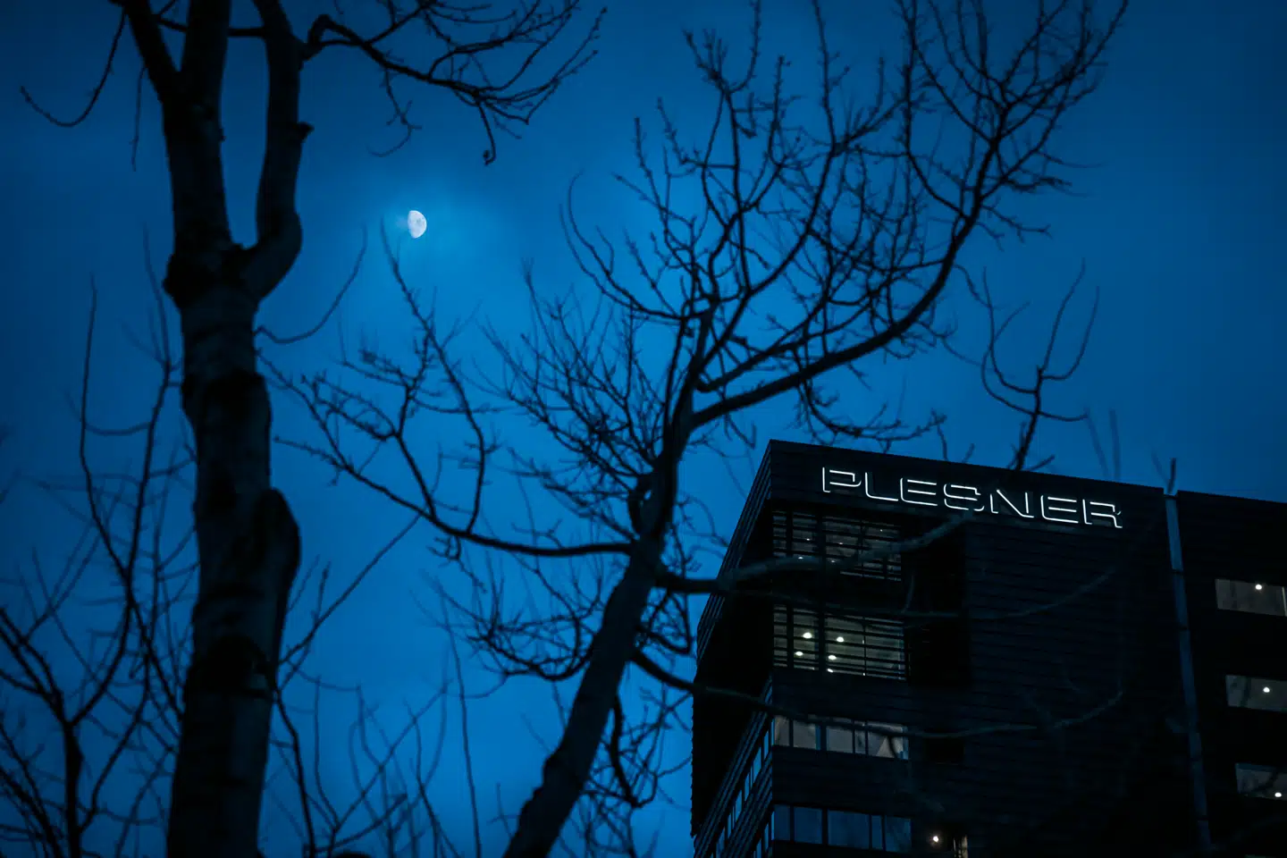 Flere medarbejdere hos advokatfirmaet Plesner har henvendt sig til deres fagforening efter, hvad de beskriver som seksuel chikane og utrygt arbejdsmiljø.