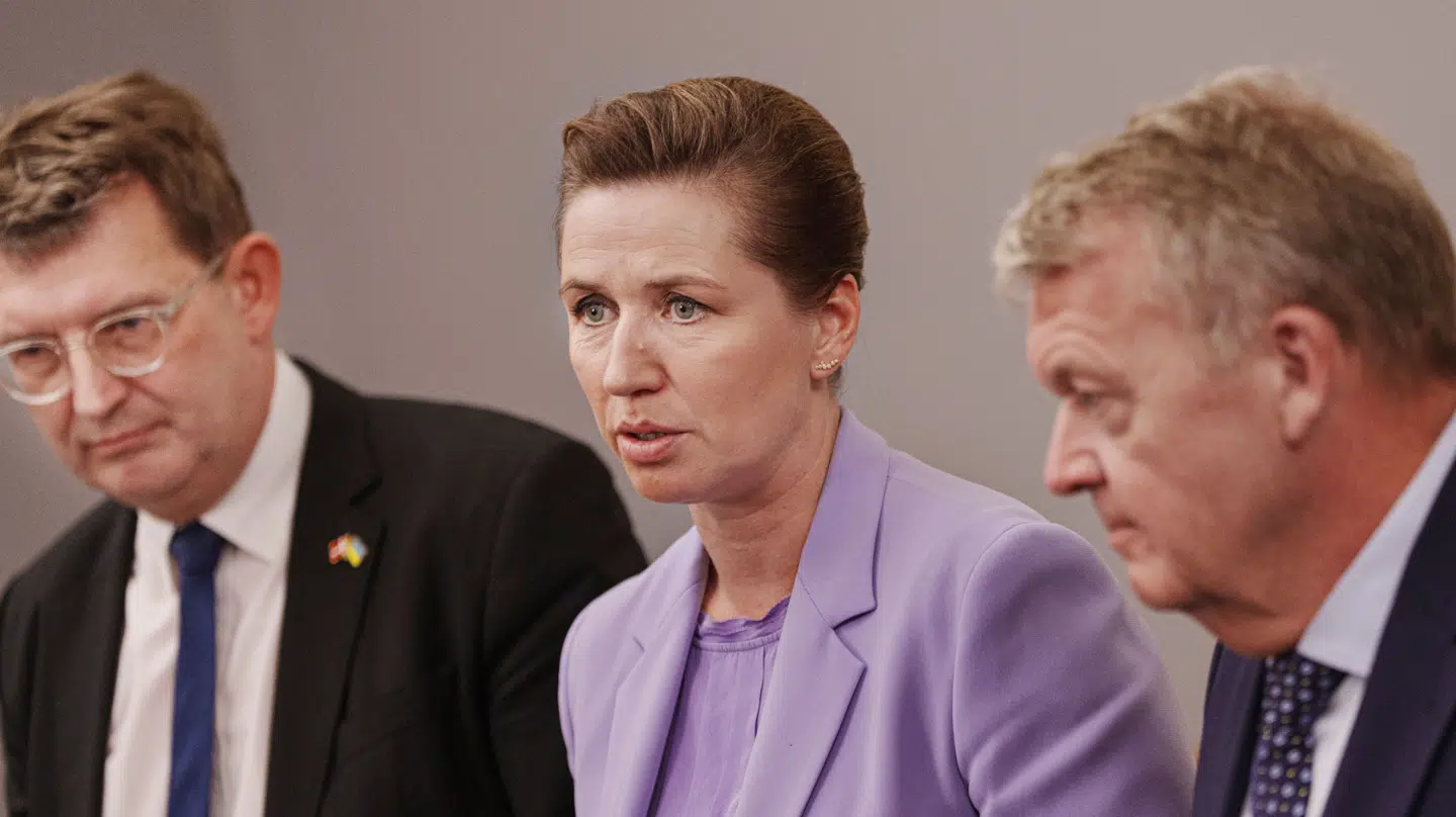 Statsminister Mette Frederiksen (S), Forsvarsminister Troels Lund Poulsen (V) og Udenrigsminister Lars Løkke Rasmussen (M) efter mødet i Det Udenrigspolitiske Nævn på Christiansborg i København, torsdag den 16. januar 2025. (Foto: Liselotte Sabroe/Ritzau Scanpix)