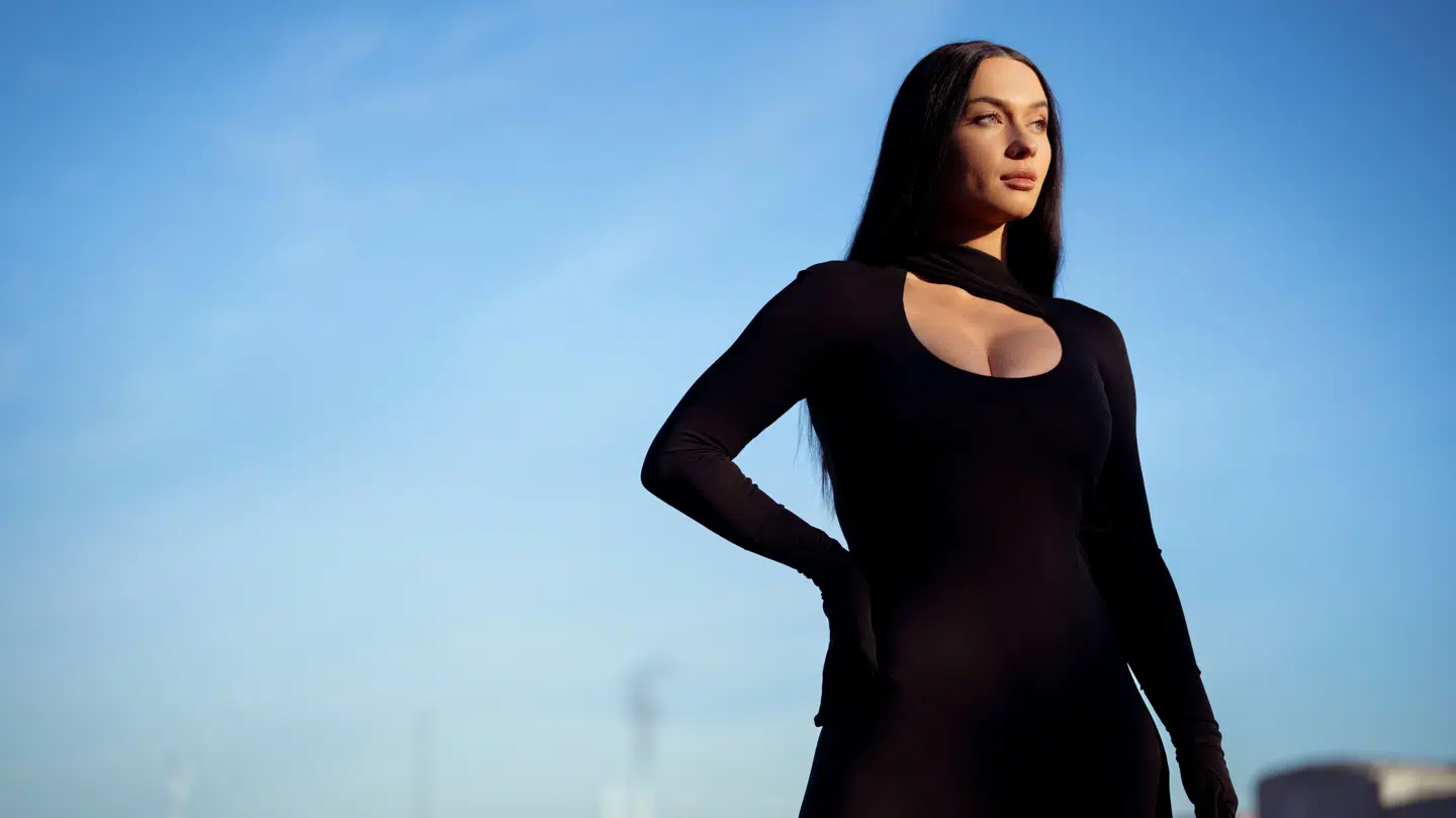 Irina Olsen er bestemt ikke tilfreds med en anmeldelse af det nye realityprogram, hun medvirker i.