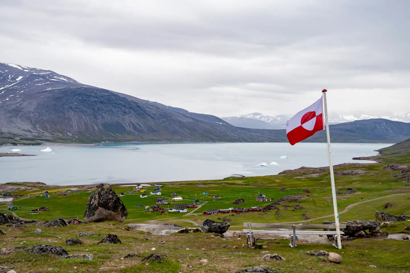 Bygden Igaliku i Grønland fredag den 5. juli 2024. Den lille bygd ligger på Qaqortoq-halvøen i det område i det sydlige Grønland, som Erik den Rødes skibe ankom til for mere end 1.000 år siden.