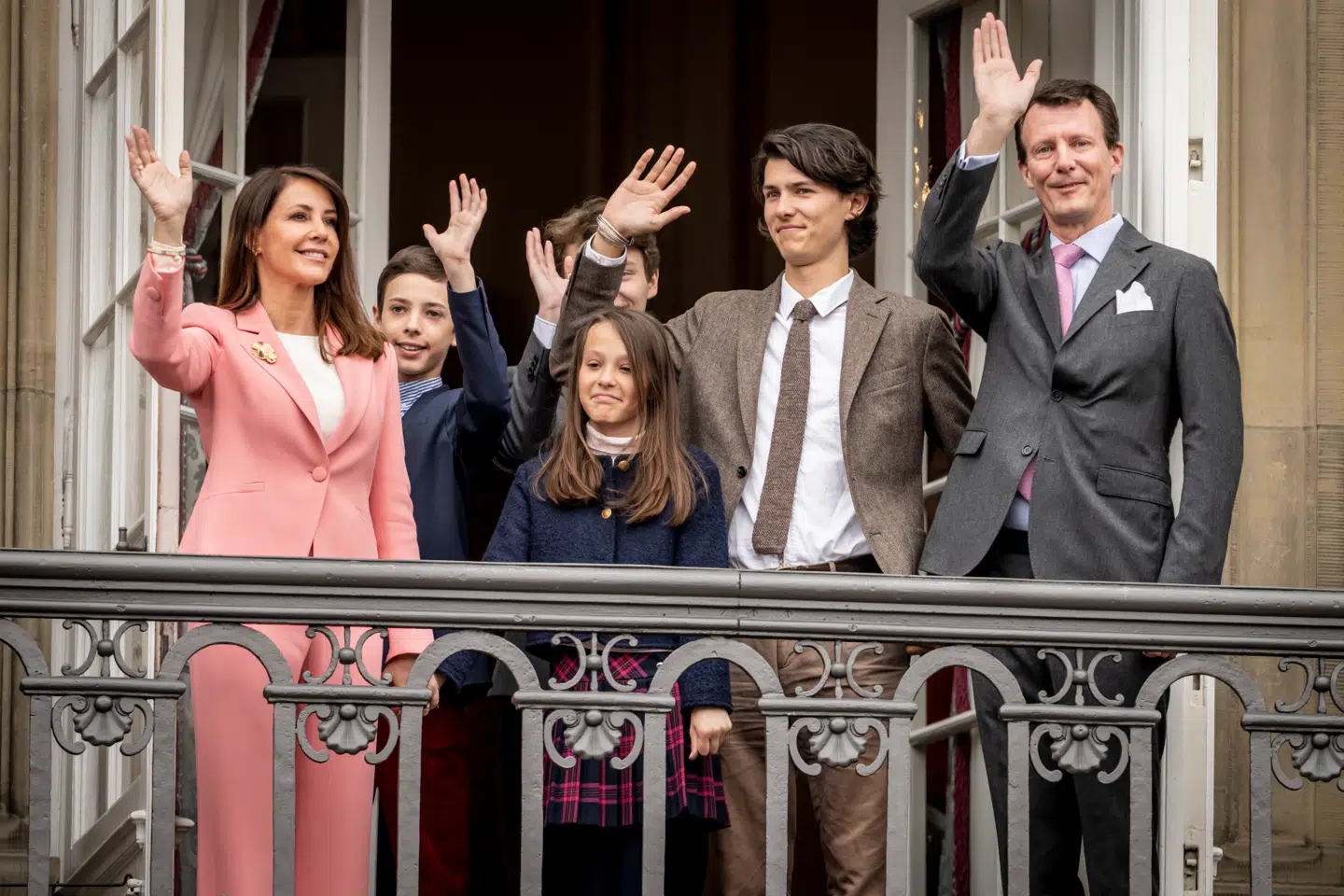 Prins Joachim, prinsesse Marie, grev Henrik, grev Felix grev Nicolai og komtesse Athena i forbindelse med at dronningen fejrer sin 83 års fødselsdag på Amalienborg Slot i København, søndag den 16. april 2023.