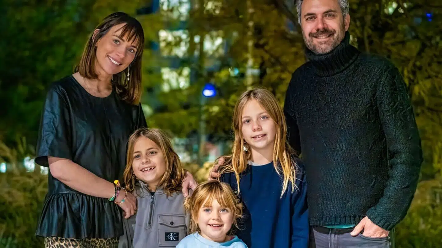 Lisbeth og Christian Vernsted-Fabricius med børnene Theodor, Ayasofia og Filippa-Lucia.