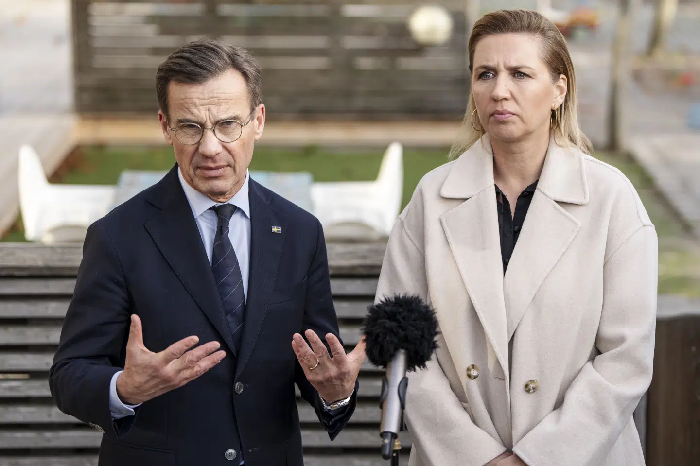 Statsminister Mette Frederiksen (V) har inviteret Sveriges statsminister, Ulf Kristersson, som står til venstre på billedet, samt Norges statsminister, Jonas Gahr Støre, og Finlands præsident, Alexander Stubb, til en uformel middag søndag aften. (Arkivfoto).