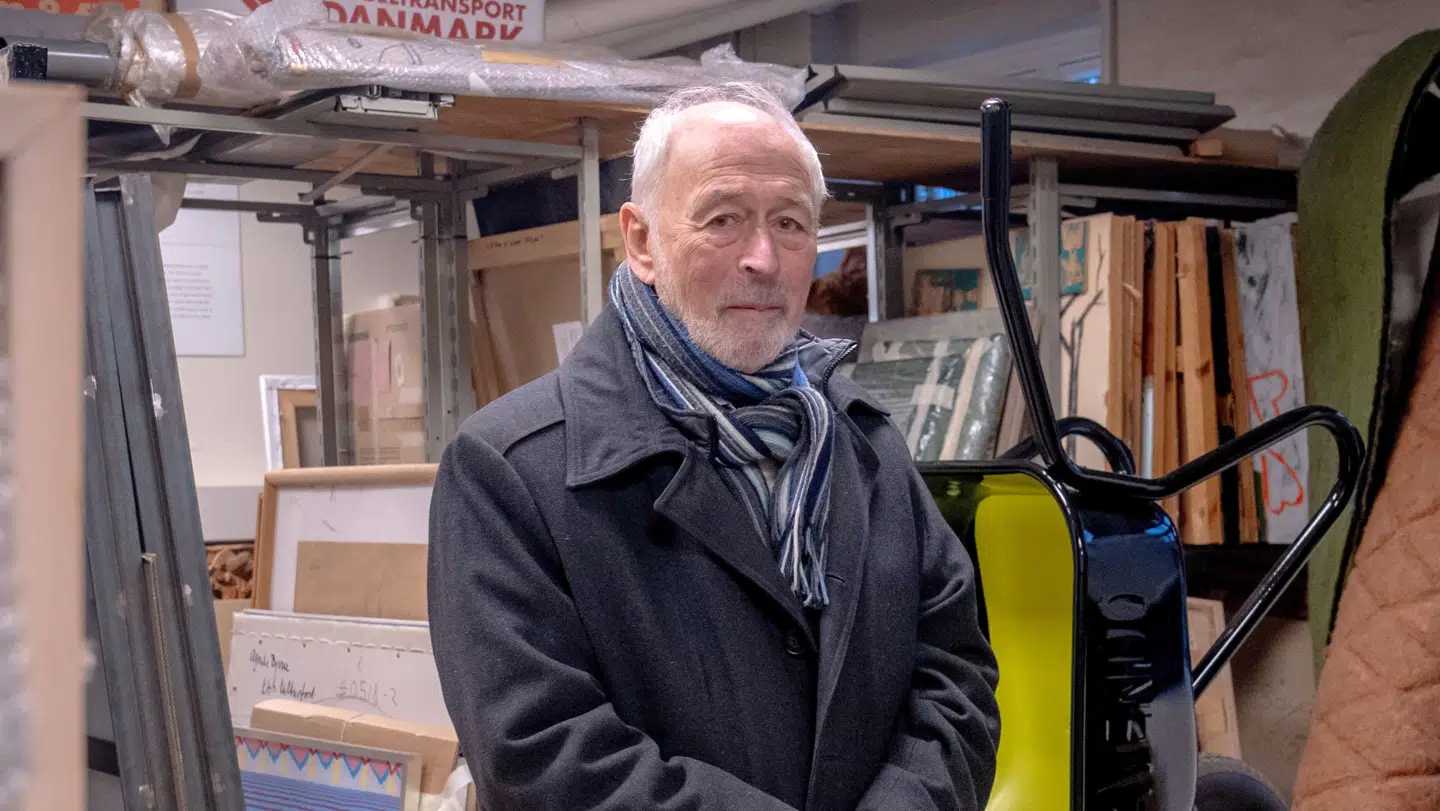 Københavns Kommune køber hvert år kunst for mange hundredtusinder kroner. Sidste år besøgte Finn Rudaizky de omkring 250 købte værker, der på det tidspunkt lå på et depot på Vesterbro. Han er meget kritisk over for indkøbene og mener, at de ikke skal stå på depot, men ud og vises blandt københavnerne.