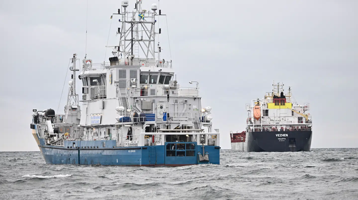 Skibet Vezhen mistænkes for at have spillet en rolle i sabotage mod undersøisk kabel mellem Sverige og Letland.