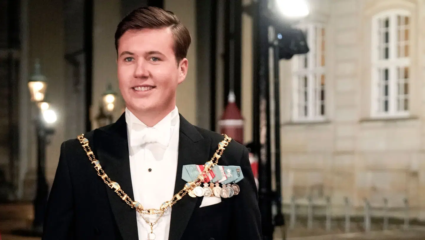 Kronprins Christian deltog i sine forældres første nytårskur. Men der vil være et anderledes pres på at deltage i den slags opgaver, hvis han også begynder at modtage apanage, lyder det nu fra en ekspert.