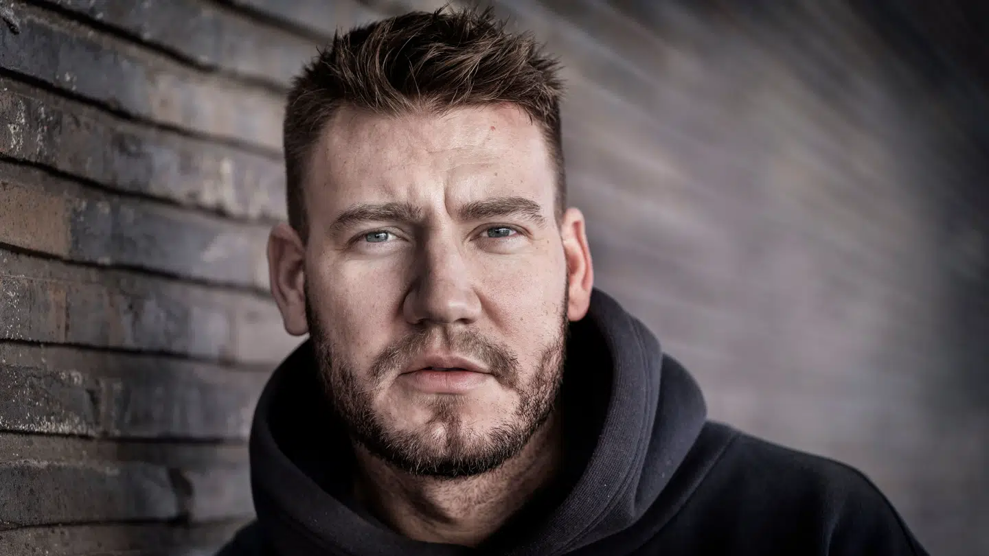 Nicklas Bendtner får nu hjemme i Parken igen. Men ikke på græsplænen.