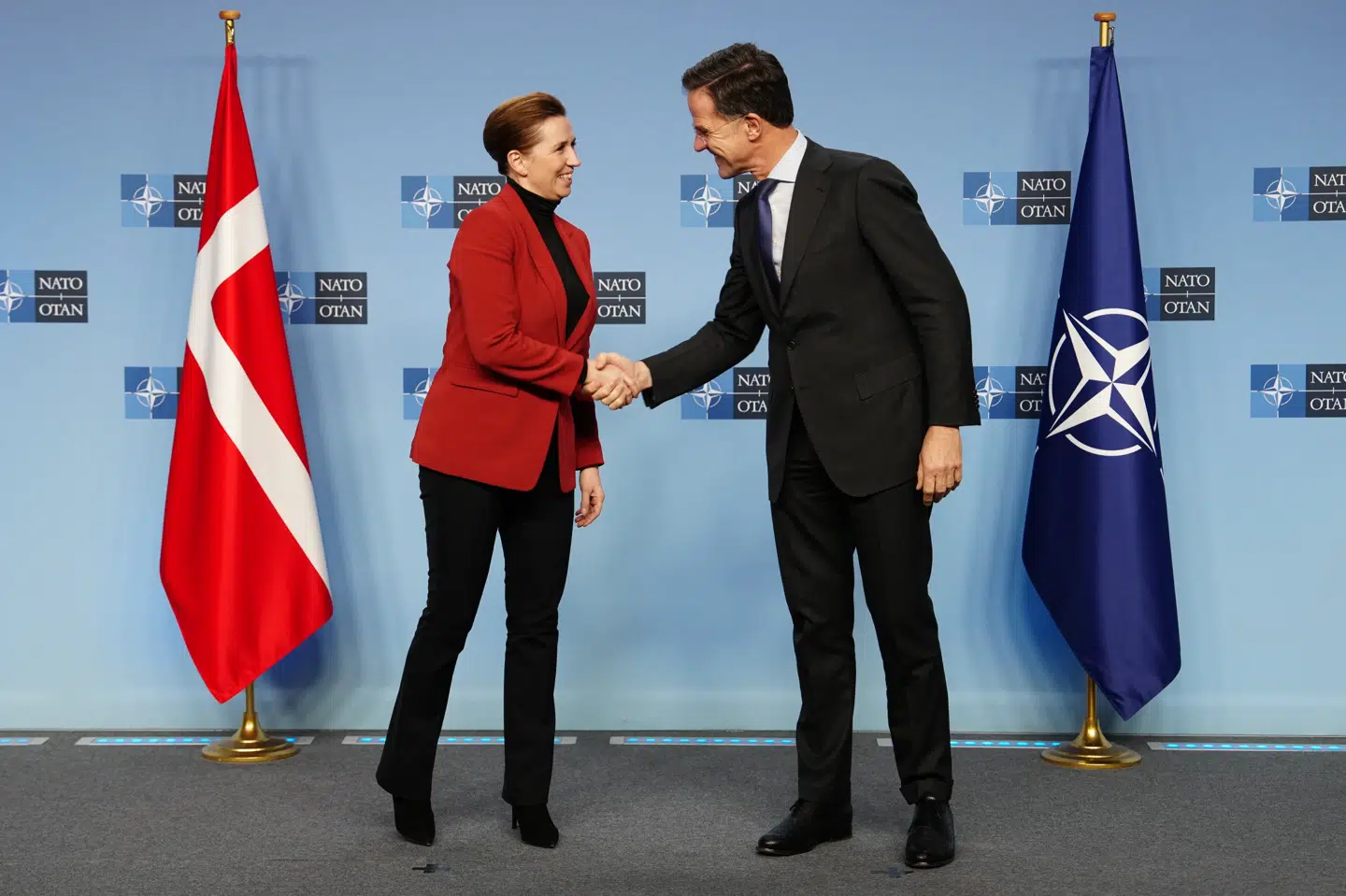 Statsminister Mette Frederiksen (S) mødte tirsdag Natos generalsekretær, Mark Rutte, i Bruxelles. Her var spørgsmålet om Trumps udmeldinger om Grønland en del af dagsordenen, men den danske statsminister afviser, at Grønland eller Danmark er militært truet af USA.