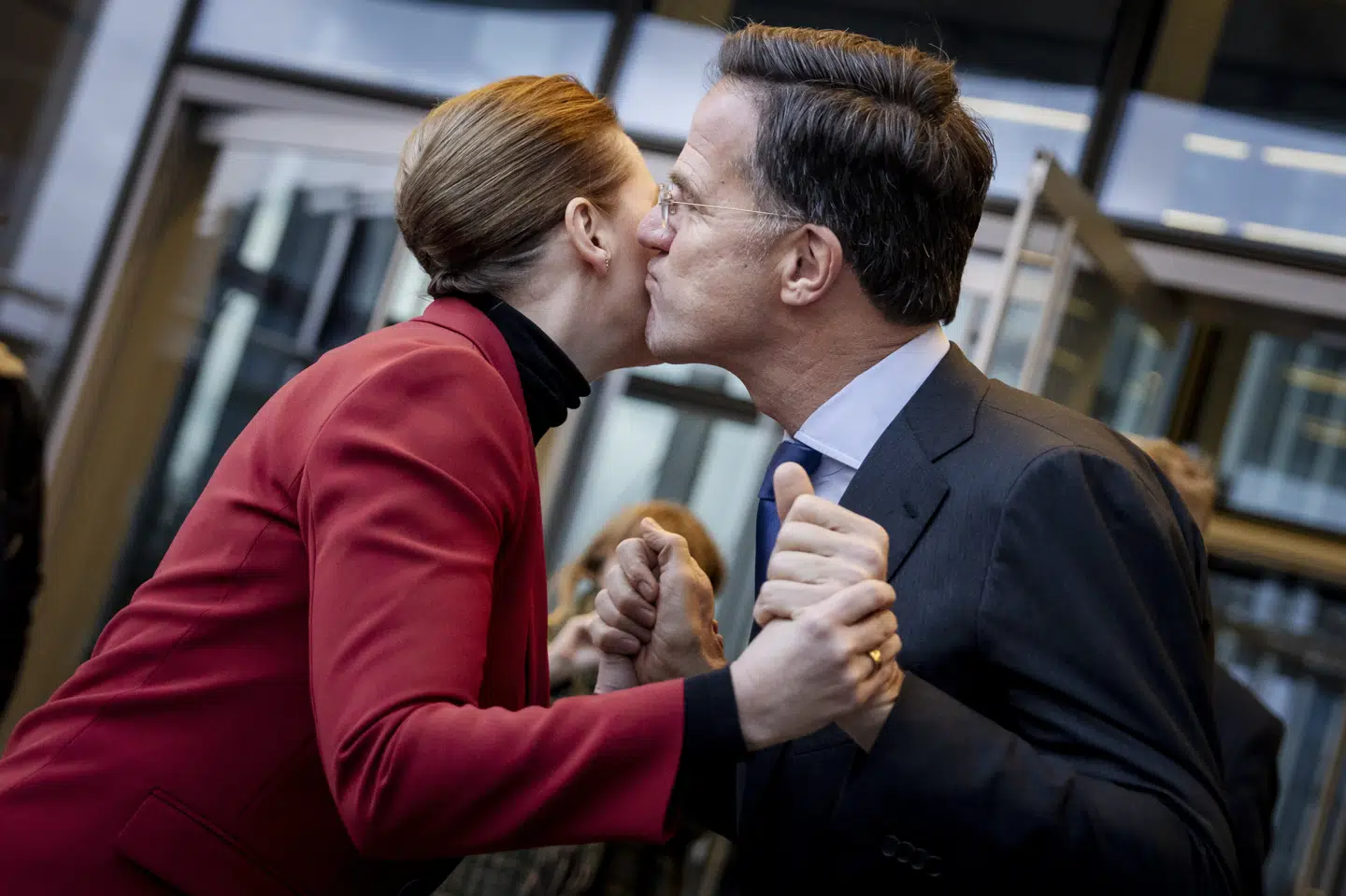 Statsminister Mette Frederiksen (S) fik en kærlig hilsen af Natos generalsekretær, Mark Rutte, i Bruxelles tidligere tirsdag.