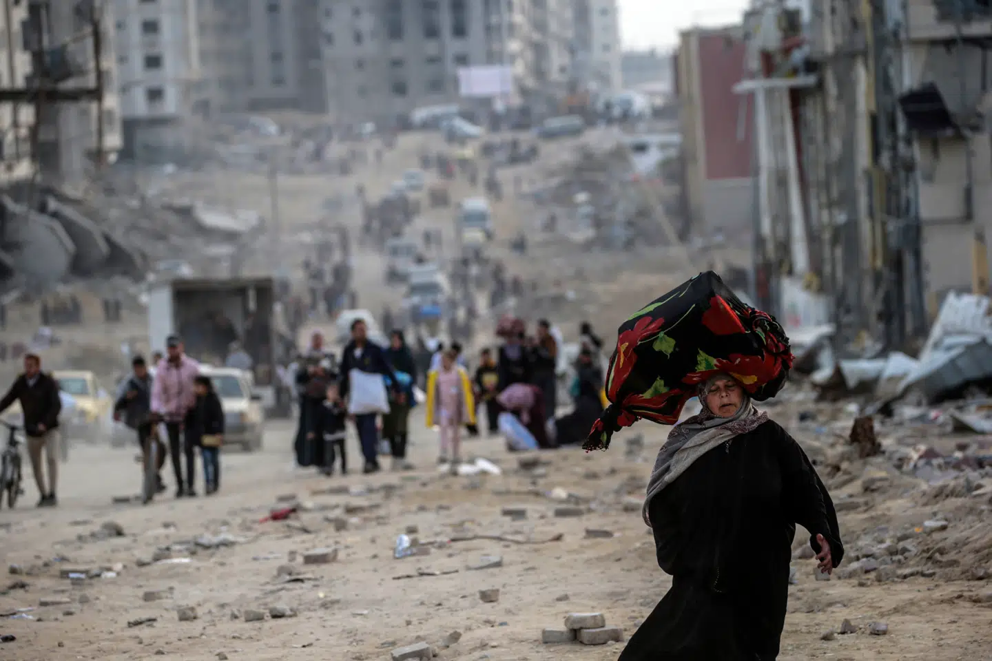 Våbenhvilen har fået hundredtusinder af palæstinensere til at vende retur fra det sydlige Gaza til den nordlige del af enklaven.