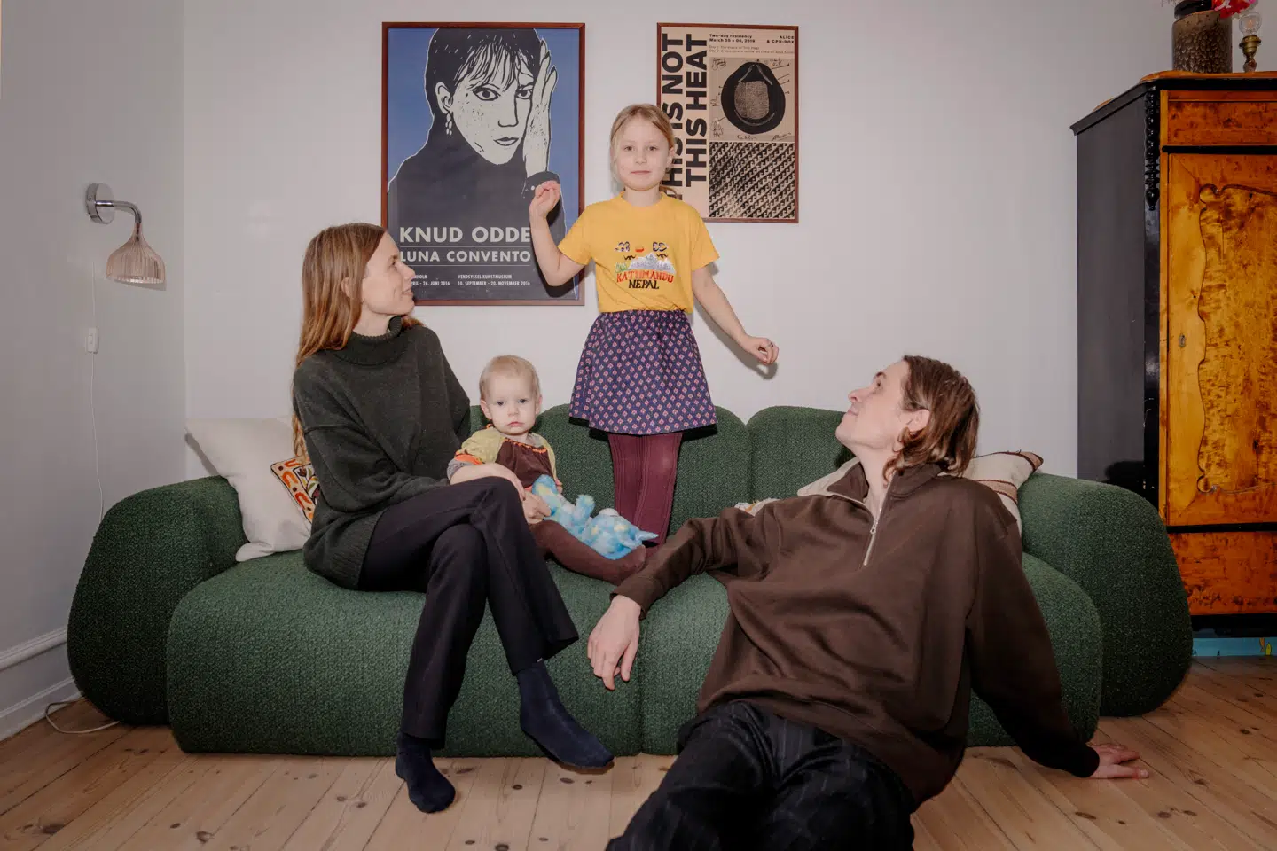 »Vi prøver at investere lidt på forskellige konti, så de har forskellige muligheder og kan bruge pengene forskellige steder i livet,« forklarer Linn Holm, der bor med sin kæreste Mathias Bertelsen og parrets børn på Vesterbro.