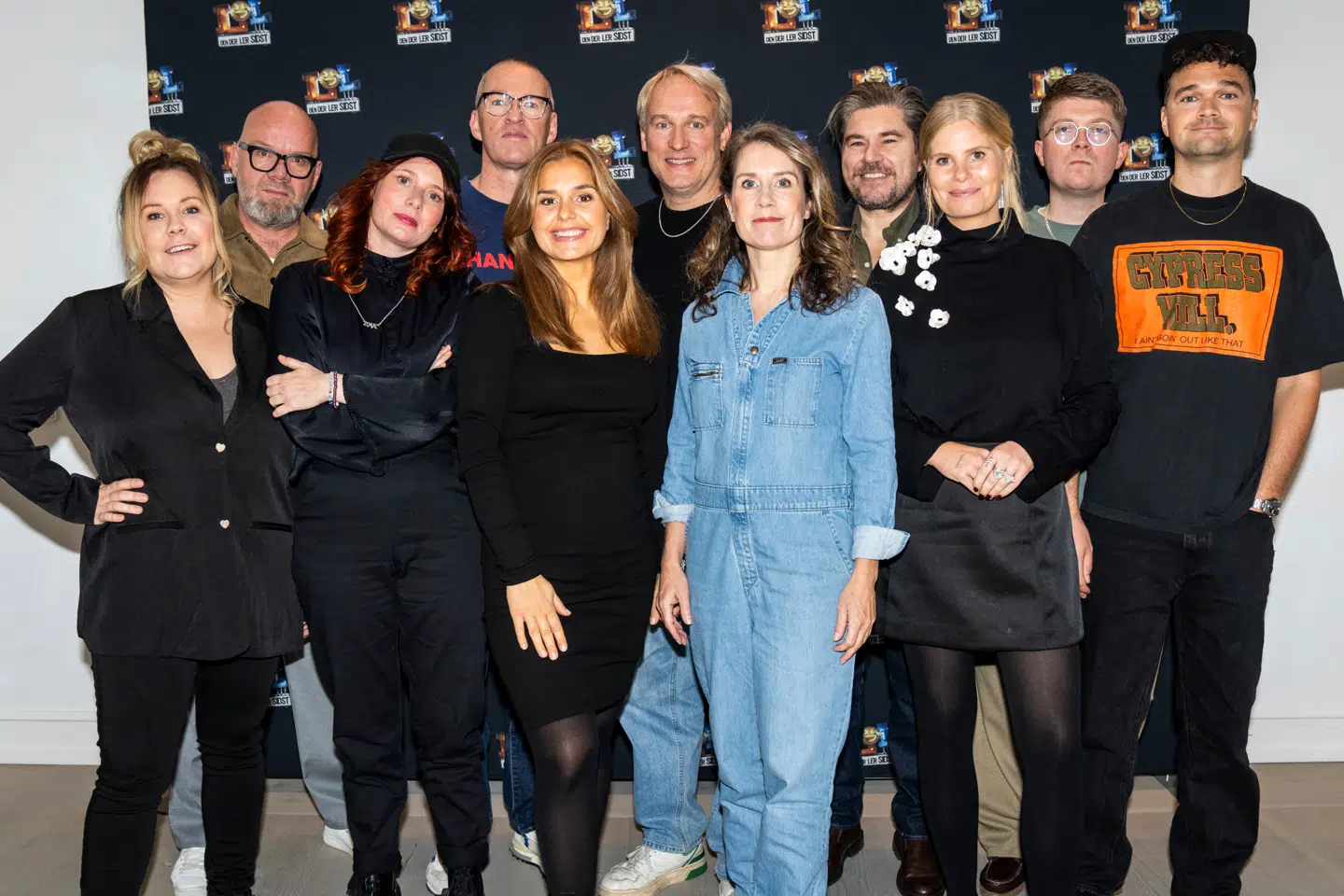 Her ses Rasmus Wallbridge sammen med resten af deltagerne i 'LOL: Den der ler sidst' under en pressedag i november sidste år.