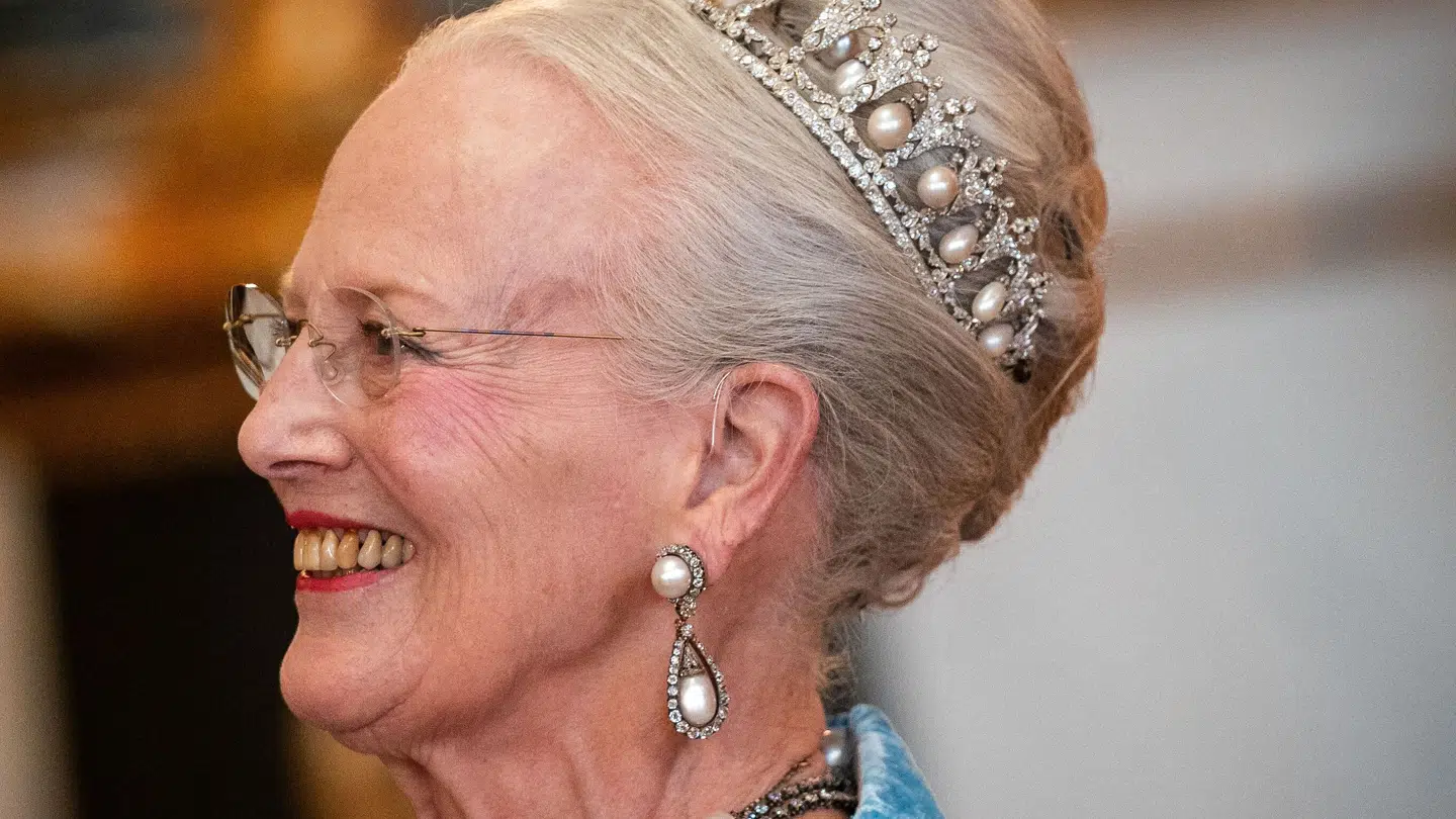 Dronning Margrethes jubilæumskrus for Royal Copenhagen er nu udsolgt.