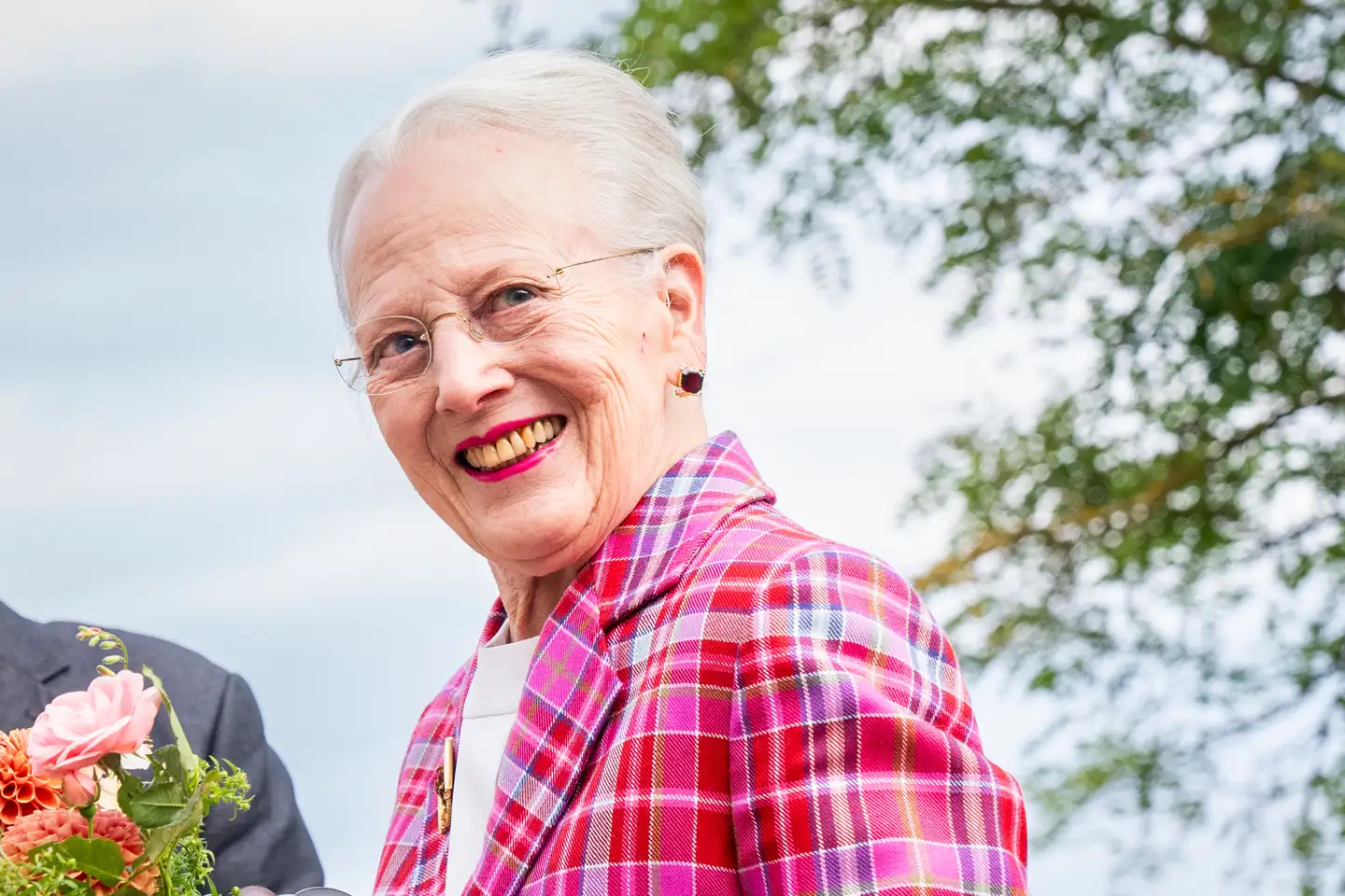 Dronning Margrethe er en ivrig kunstner, der siden slutningen af 1970erne i stigende grad har indviet danskerne i sin kreativitet.
