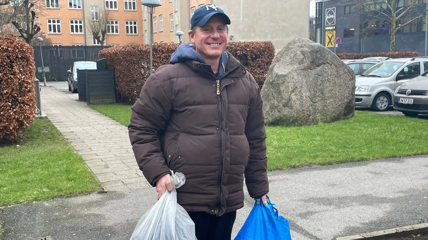 Robert Hansen blev løsladt fra sin varetægtsfængsling i januar og ankom glad og fortrøstningsfuld til sin lejlighed – godt halvanden måned senere skal han rigtigt i fængsel, og hans gamle ven Joachim Knop sender ham nu en opsang. Foto: Lykke Buhl