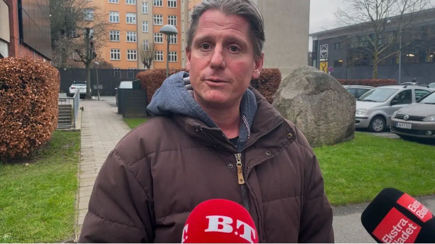 Robert Hansen blev løsladt fra fængslet i januar, hvor B.T. fangede ham foran sit lejlighedskompleks, han nu rykker et par opgange længere hen i. Foto: Lykke Buhl.