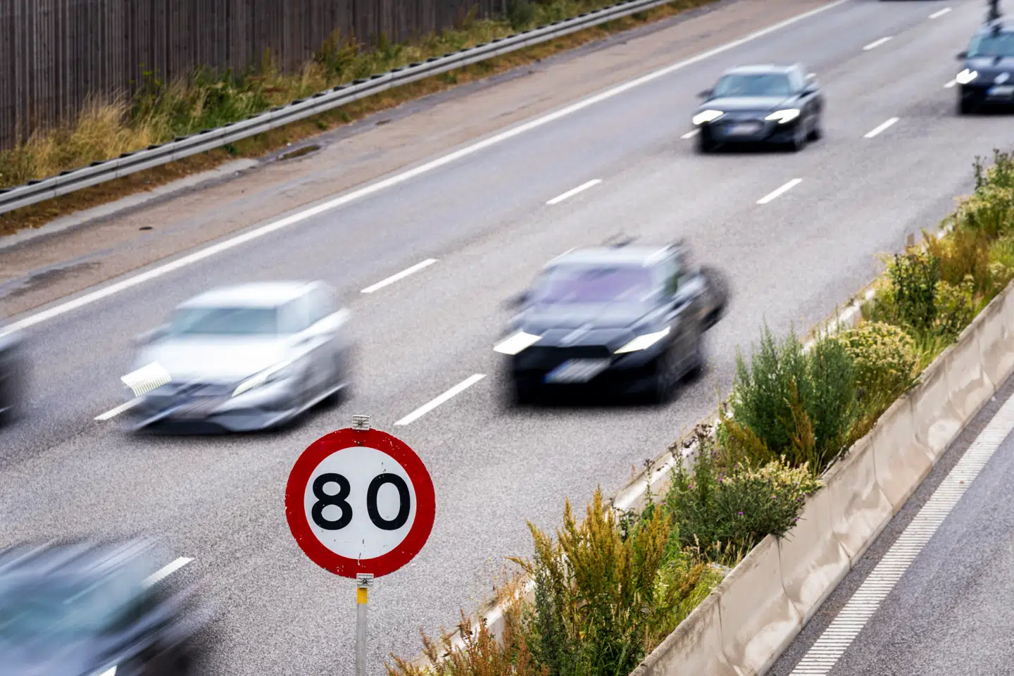 Vinden er i ryggen på danske bilister, når det drejer sig om, hvor meget der skal bruges på at anskaffe sig og bruge bilen. Omkostningerne falder nemlig – men det kommer helt an på, hvilken type bil man har.
