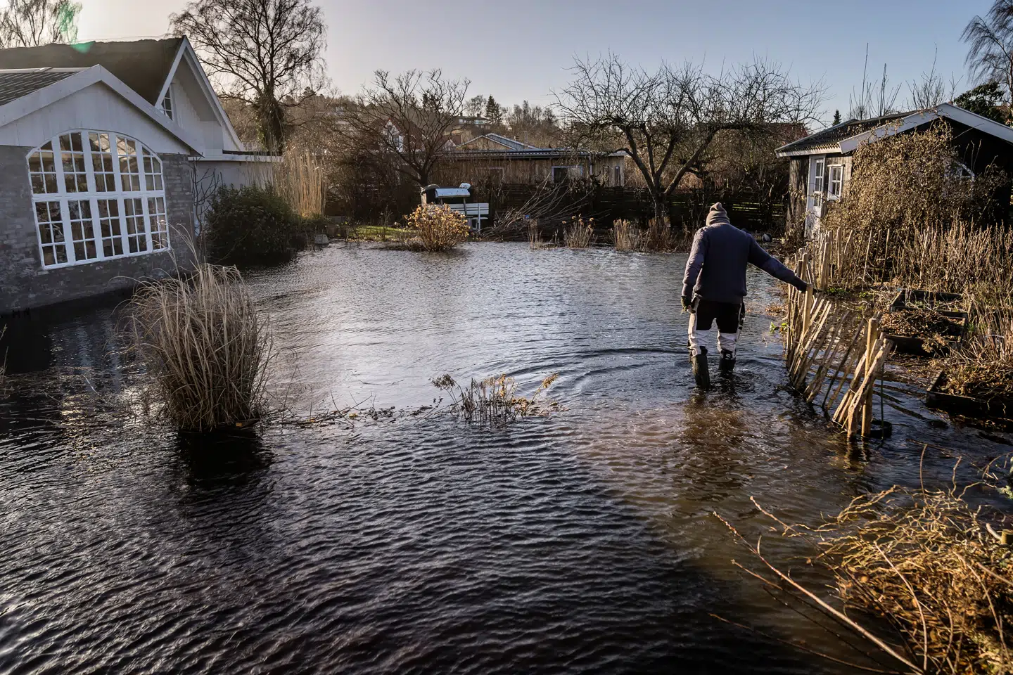 Det voldsomme vejr har blandt andet fået priserne på husforsikringer til at skyde i vejret. Arkivfoto