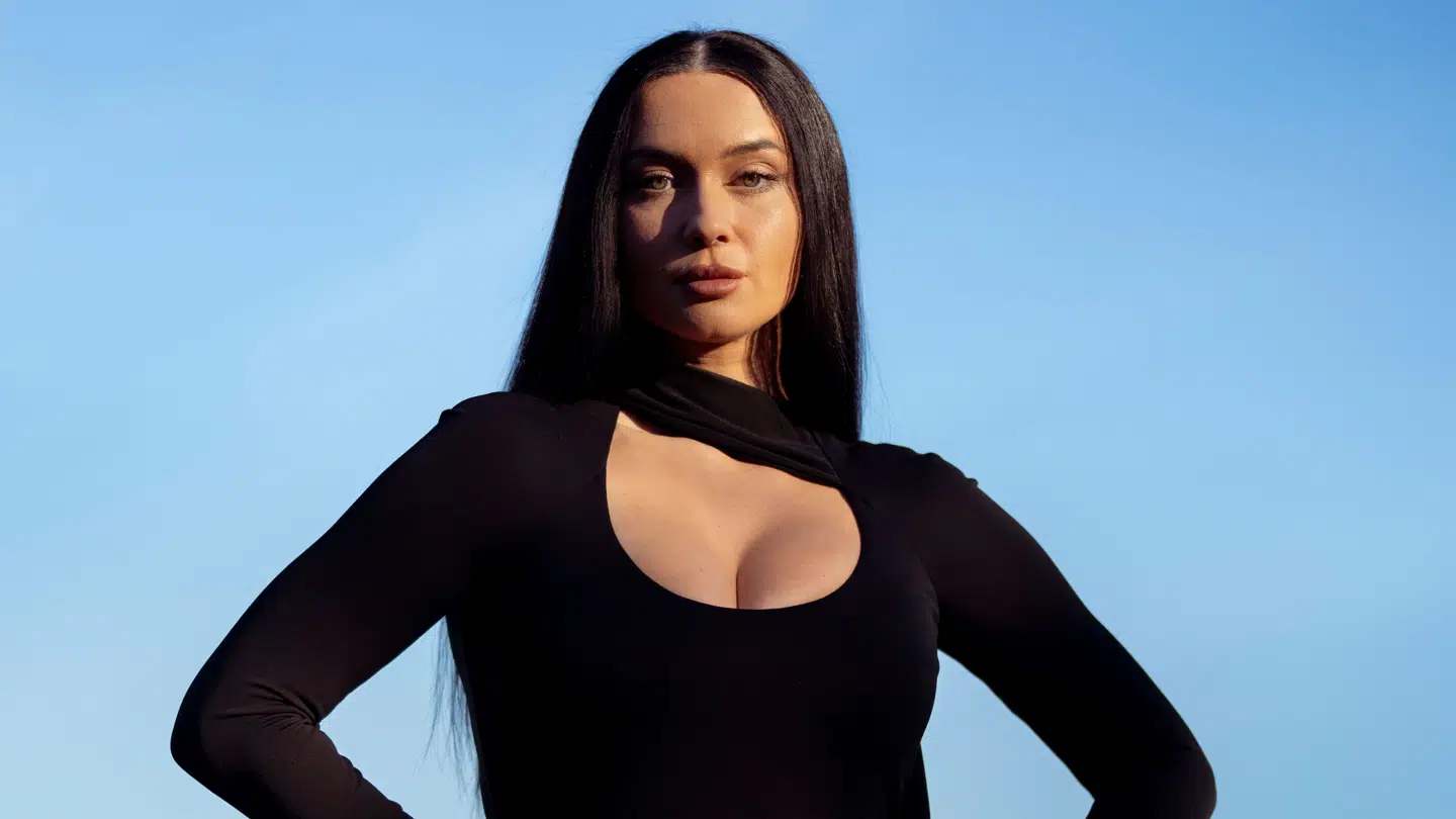 Influencer, realitystjerne og iværksætter Irina Olsen blev kaldt lidt af hvert i Søren Baastrups første anmeldelse af TV 2s nye realityprogram 'Spillet', hvor hun medvirker. Nu erkender Søren Baastrup at ét af hans ordvalg var en fejl. Det andet står han ved