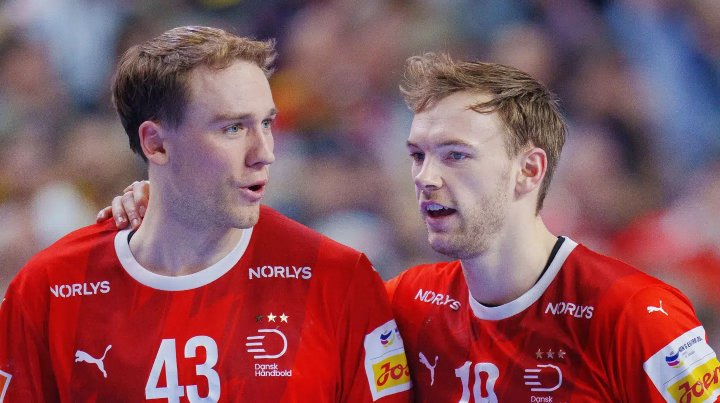 Simon Pytlick og Mathias Gidsel under finalen mellem Danmark – Frankrig i Lanxess Arena i Køln, søndag den 28 januar 2024