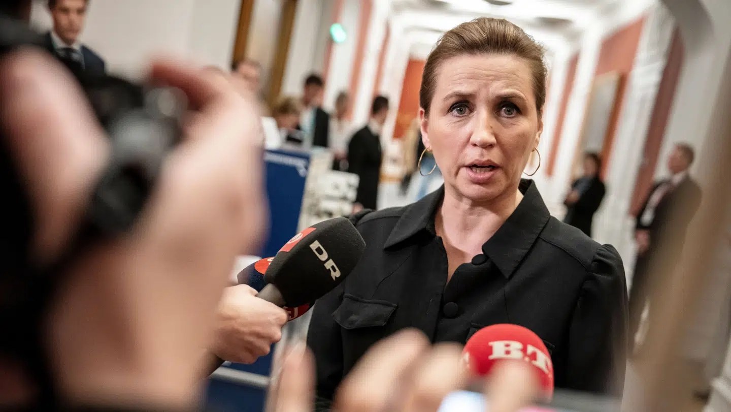 Statsminister Mette Frederiksen (S) taler med pressen efter møde i Det Udenrigspolitiske Nævn på Christiansborg.