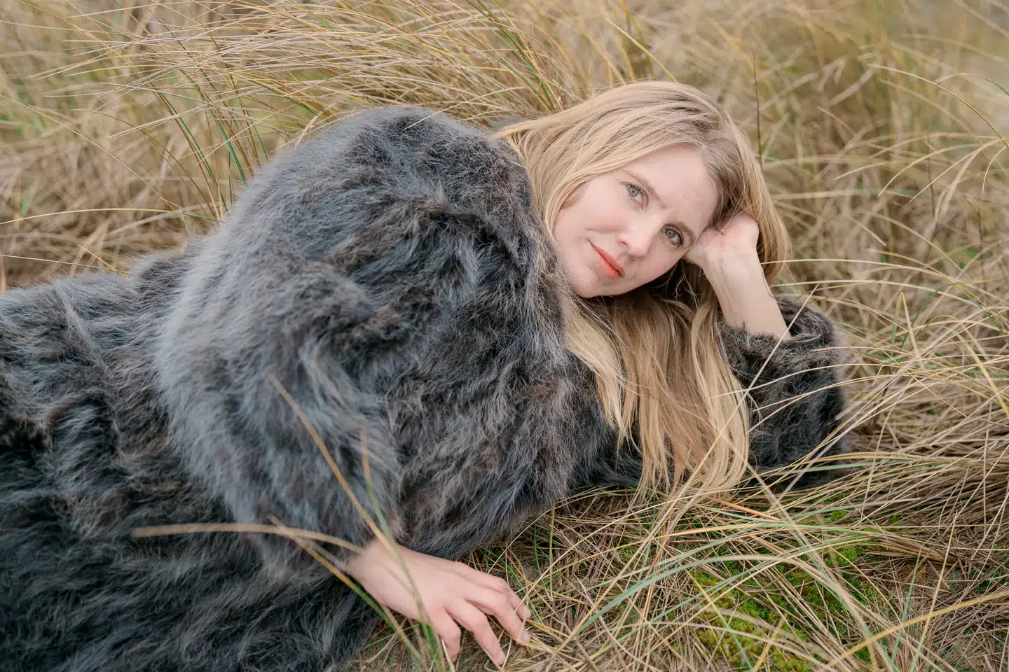 Amanda Romare har skrevet den autofiktive roman »Det halve Malmø består af fyre, der har dumpet mig«. Bogen er langt hen ad vejen baseret på hendes egne erfaringer.