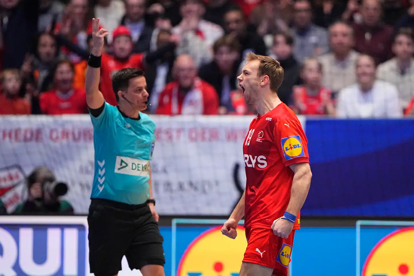 Skal Danmark spille sig i VM-finalen mod Kroatien? Du kan følge opgøret her.