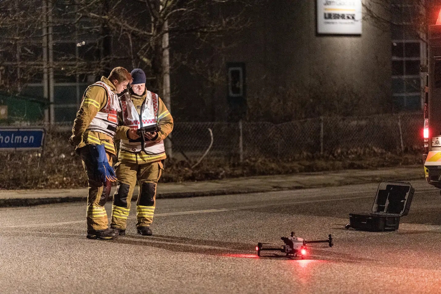 Politiet var tidligere fredag sammen med Hovedstadens Beredskab til stede på Industriholmen, efter at droneaktivitet var blevet observeret i området. Billeder viser, at politiet også selv har haft en drone med.