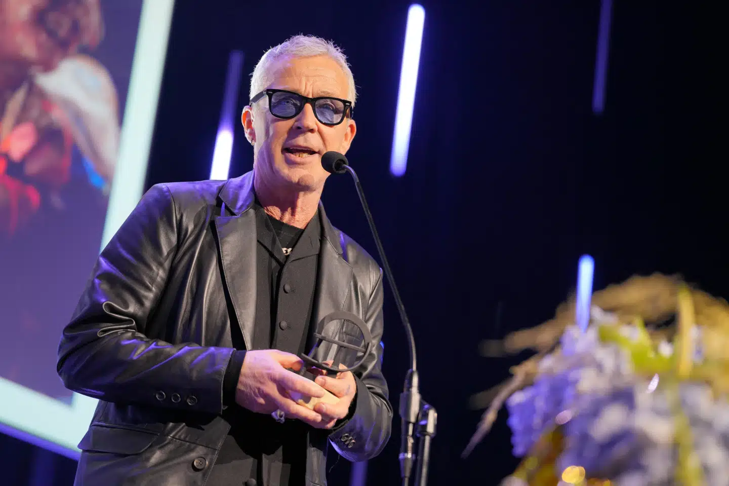 Den måbende musiker modtog statuetten foran et fyldt Tivoli Hotel & Congress Center i København lørdag aften.