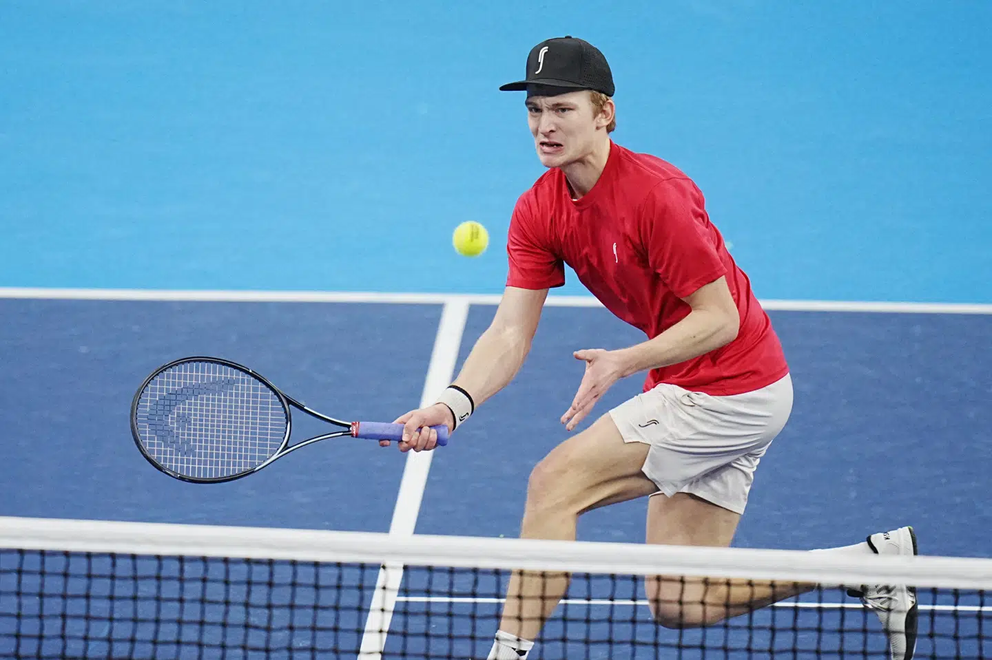 Johannes Ingildsen dominerede ved nettet, da han vandt lørdagens double med Holger Rune.