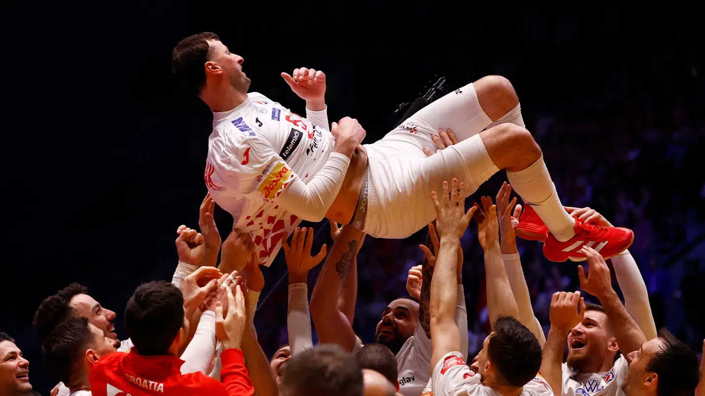 Handball - IHF Handball World Championships 2025 - Final - Croatia v Denmark - Unity Arena, Oslo, Norway - February 2, 2025 Croatia's Domagoj Duvnjak celebrates after the match with teammates REUTERS/Susana Vera