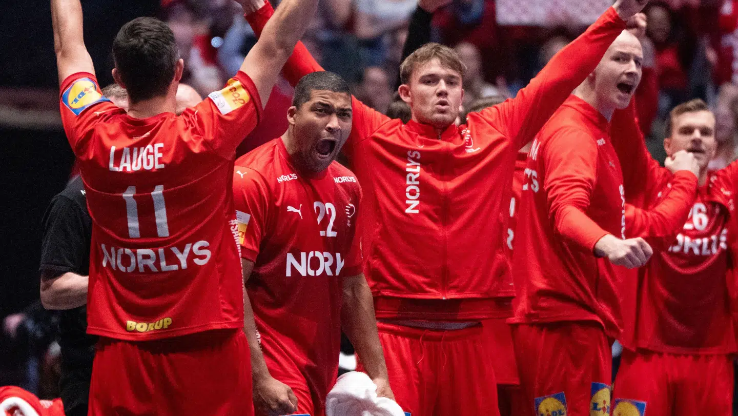 Rasmus Lauge, Mads Mensah, Thomas Arnoldsen, Simon Hald og Johan Hansen jubler på den danske bænk under håndbold VM finalen imellem Danmark og Kroatien i Unity Arena i Oslo, Norge, søndag den 2. februar 2025.